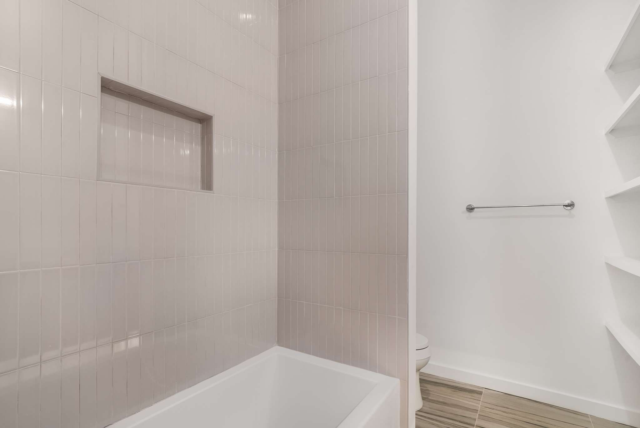 1017 12th Ave, S Unit: B