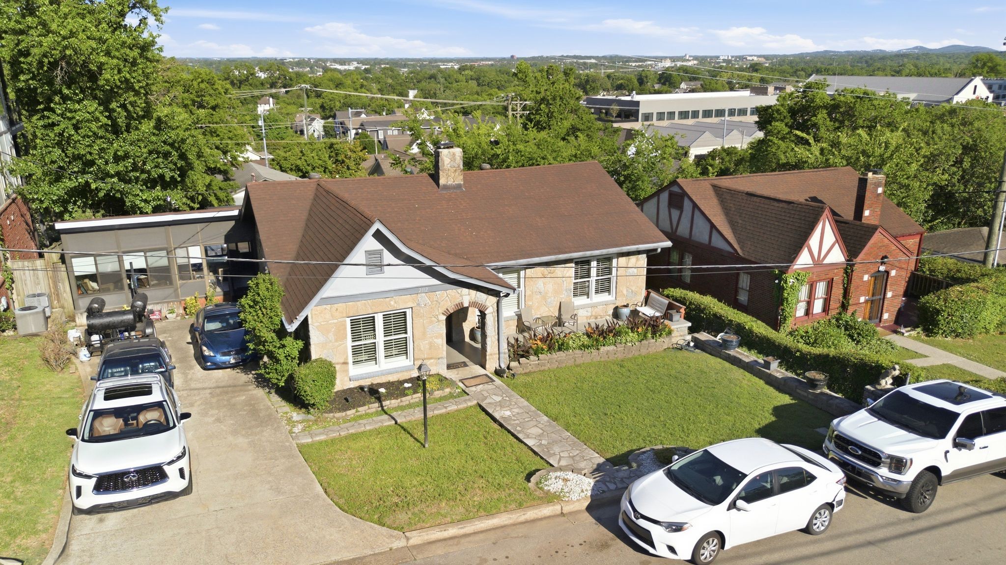 2112 Eastwood Ave