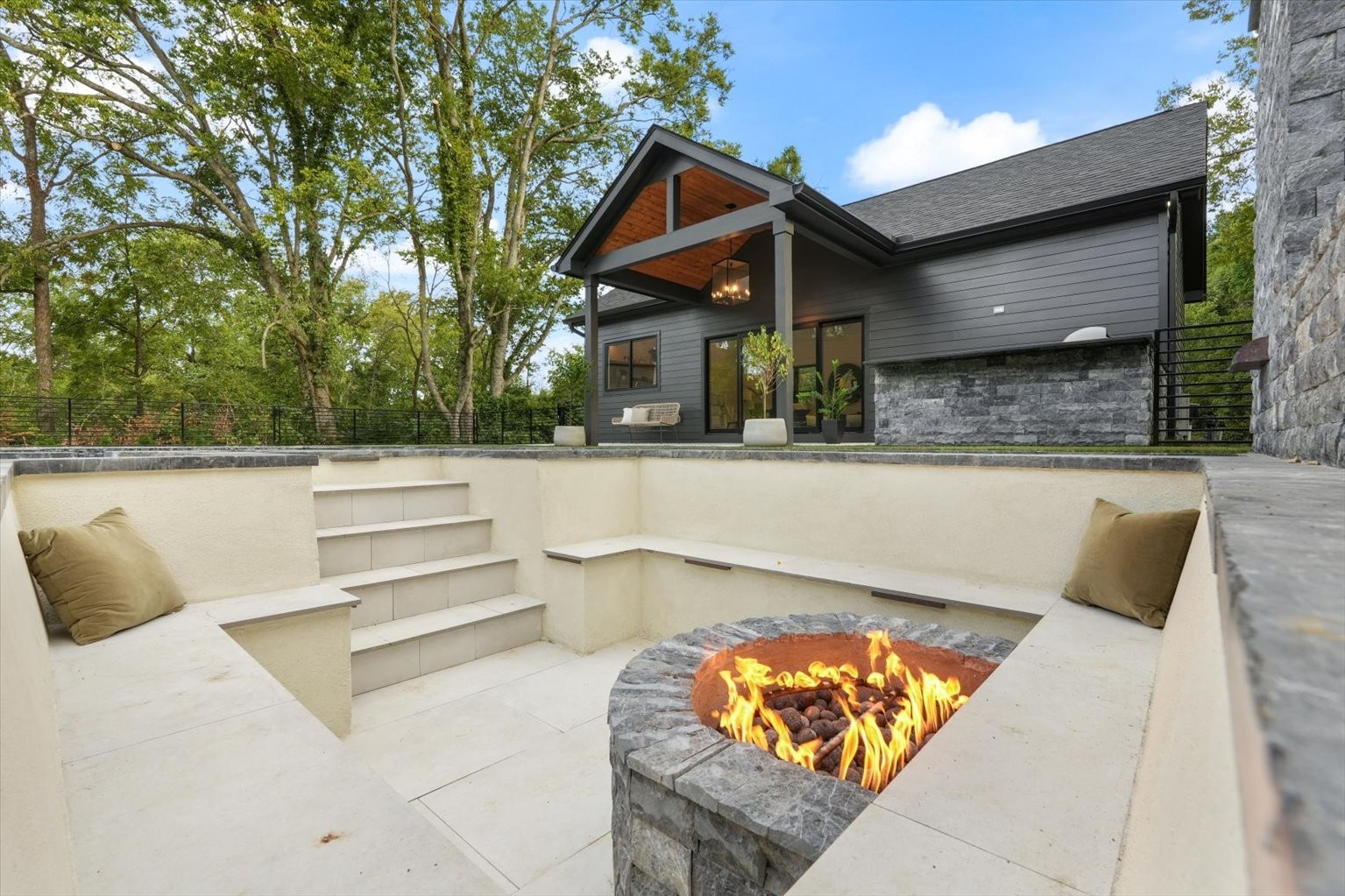 935 Battery Ln