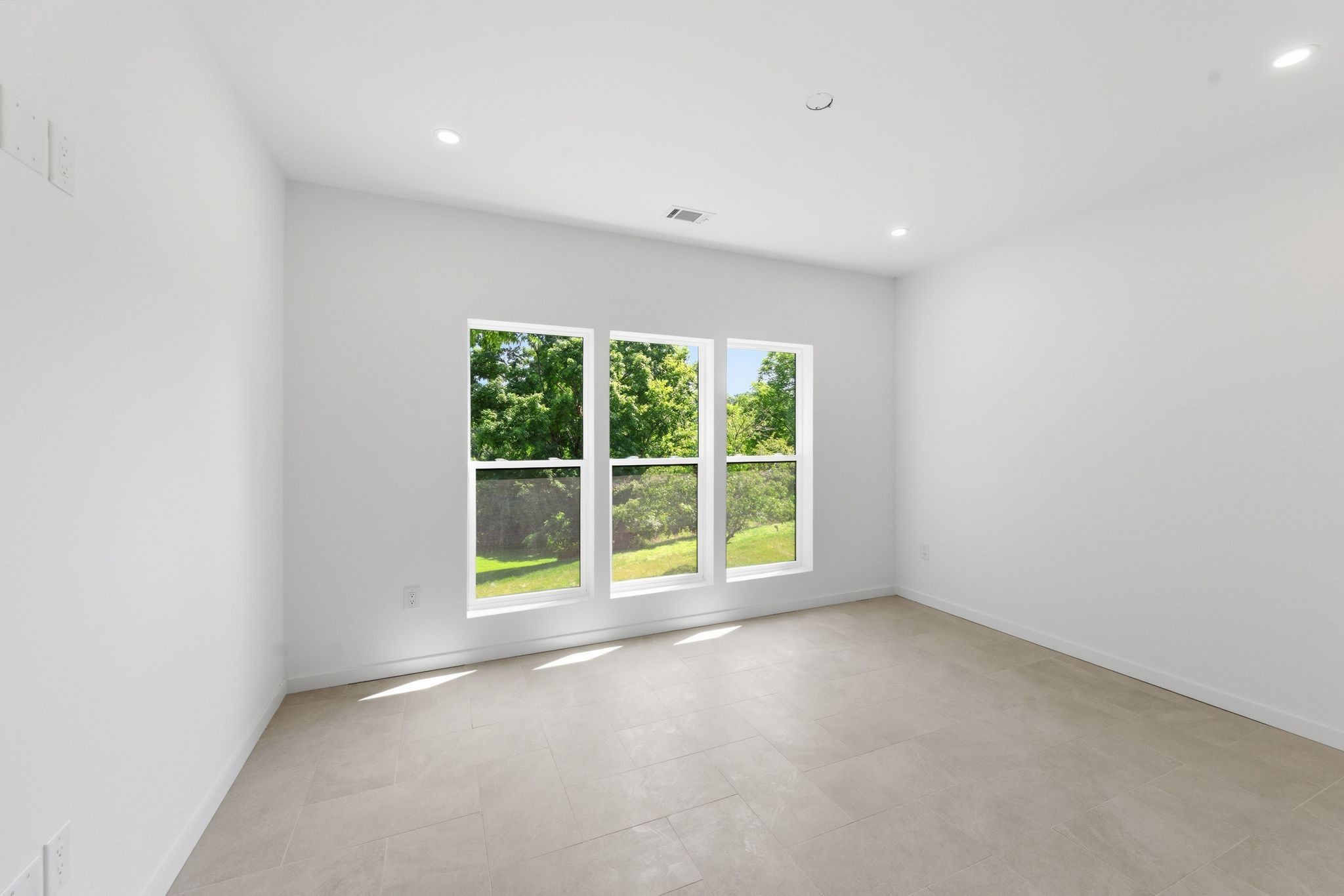 2505 Barclay Dr