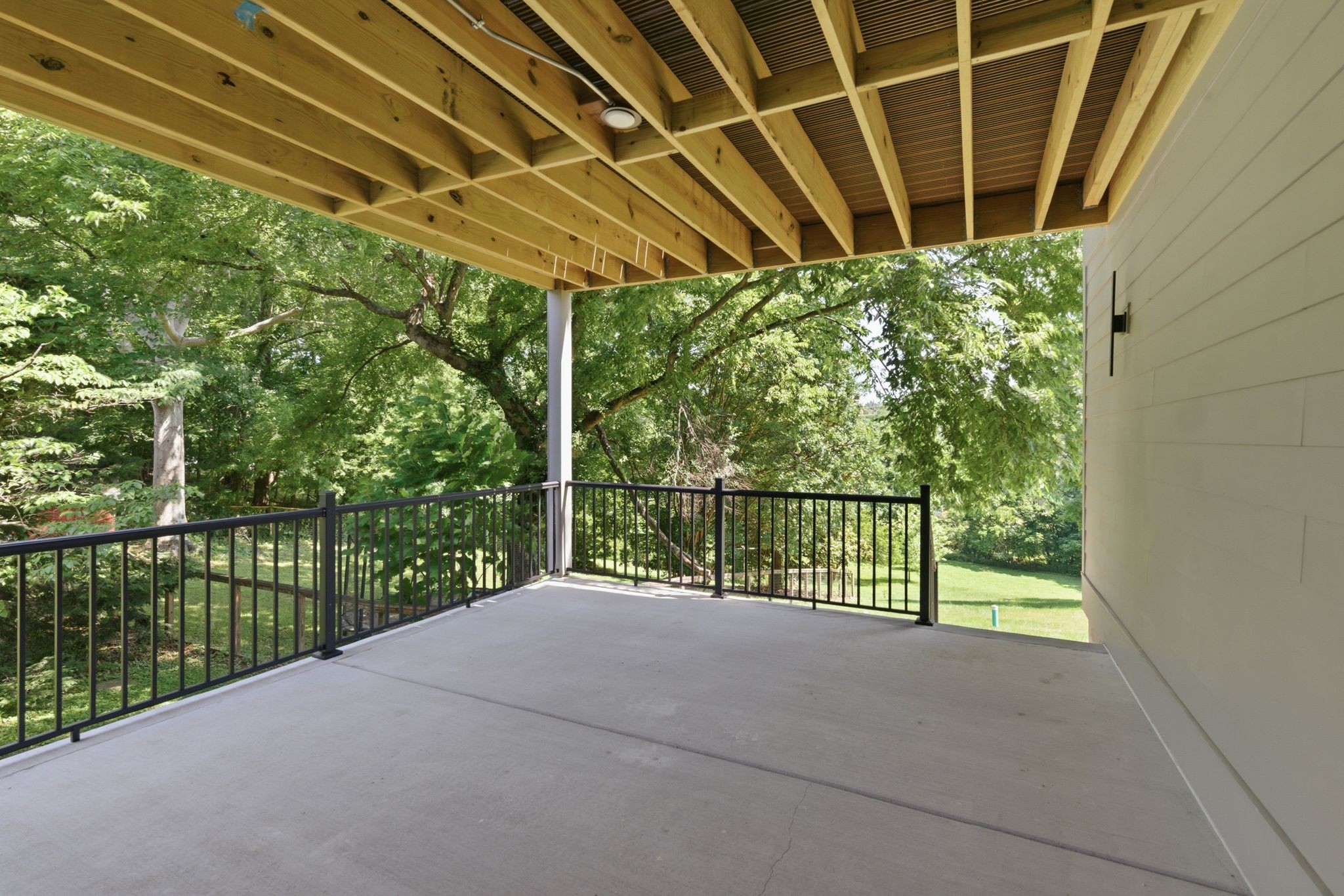 2505 Barclay Dr