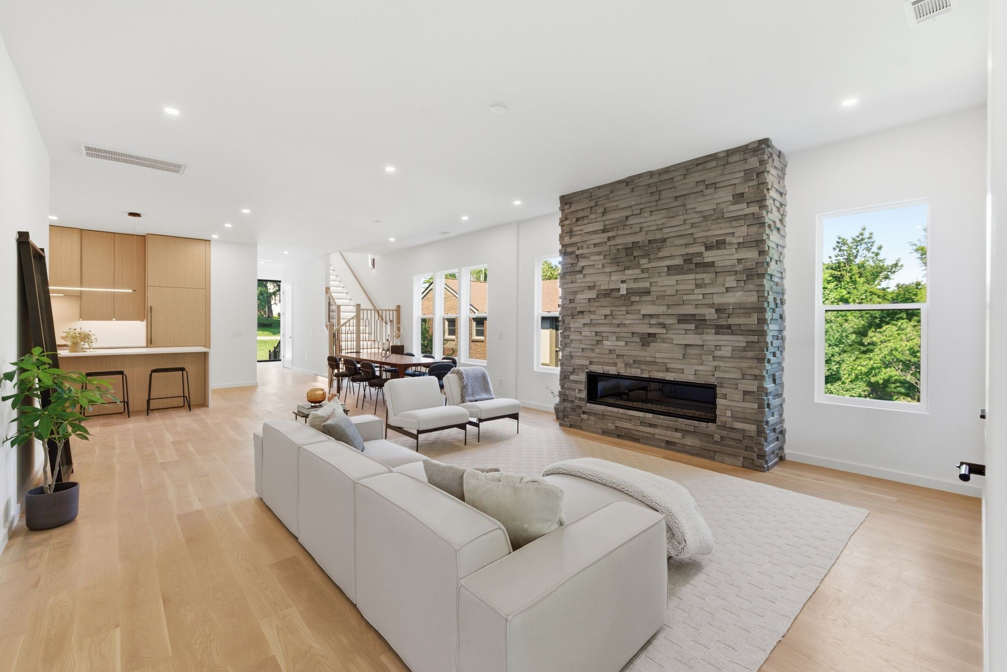 2505 Barclay Dr