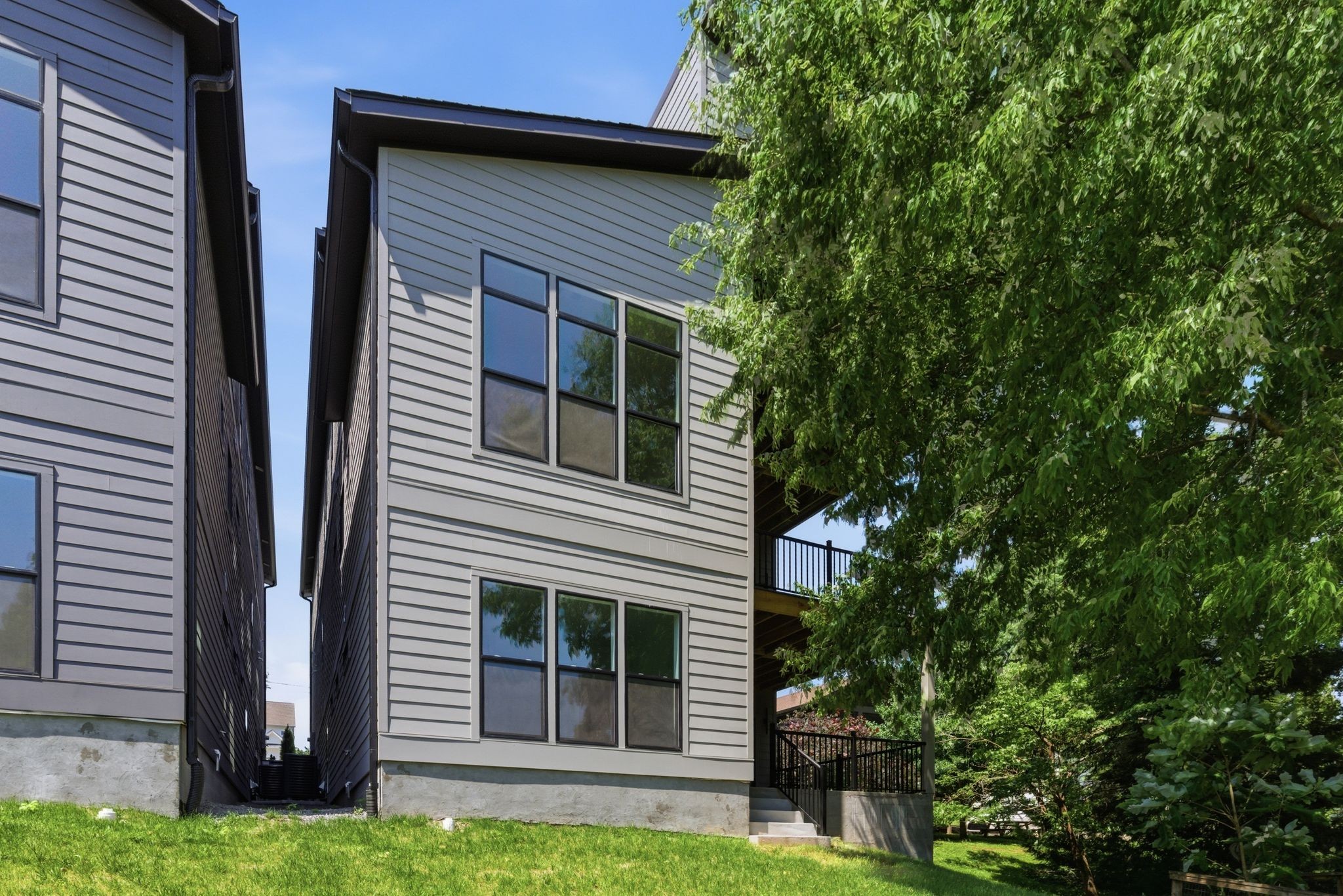 2505 Barclay Dr