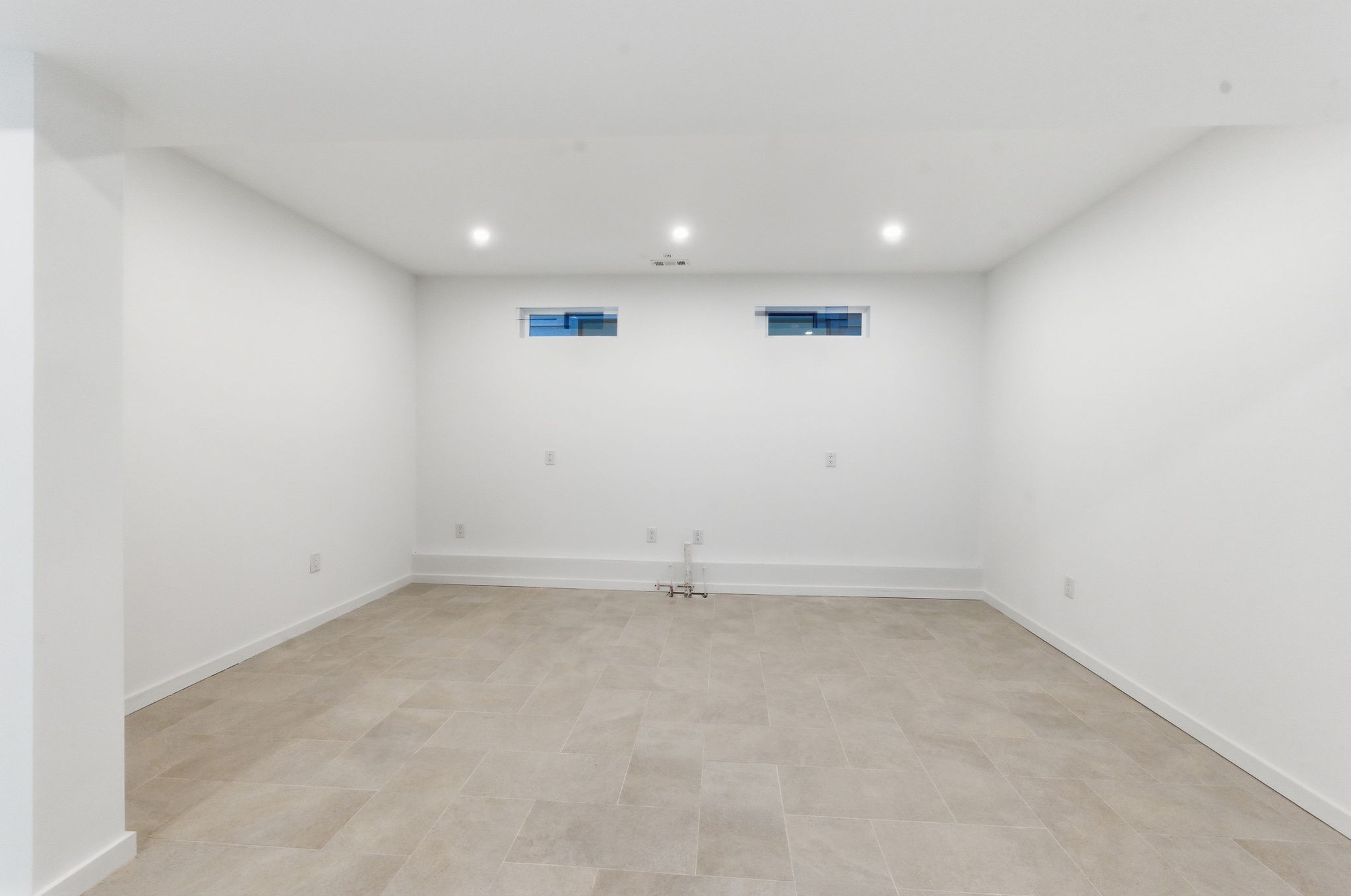 2505 Barclay Dr