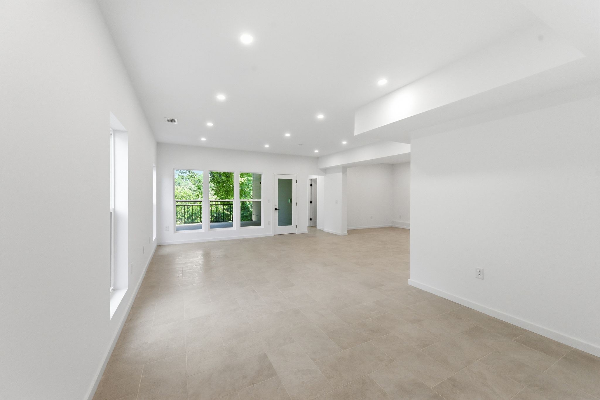 2505 Barclay Dr