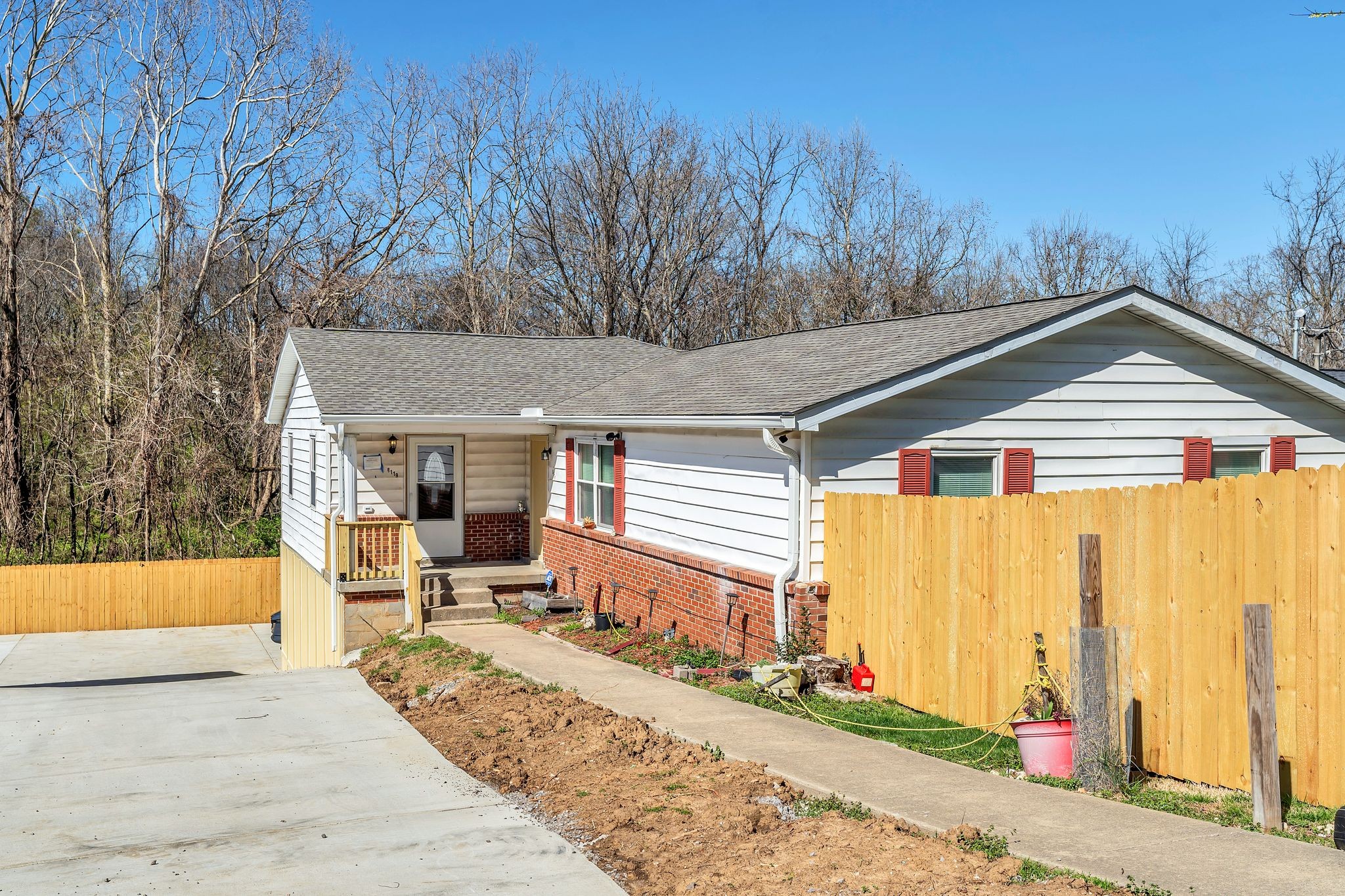 8115 Bonnafair Dr