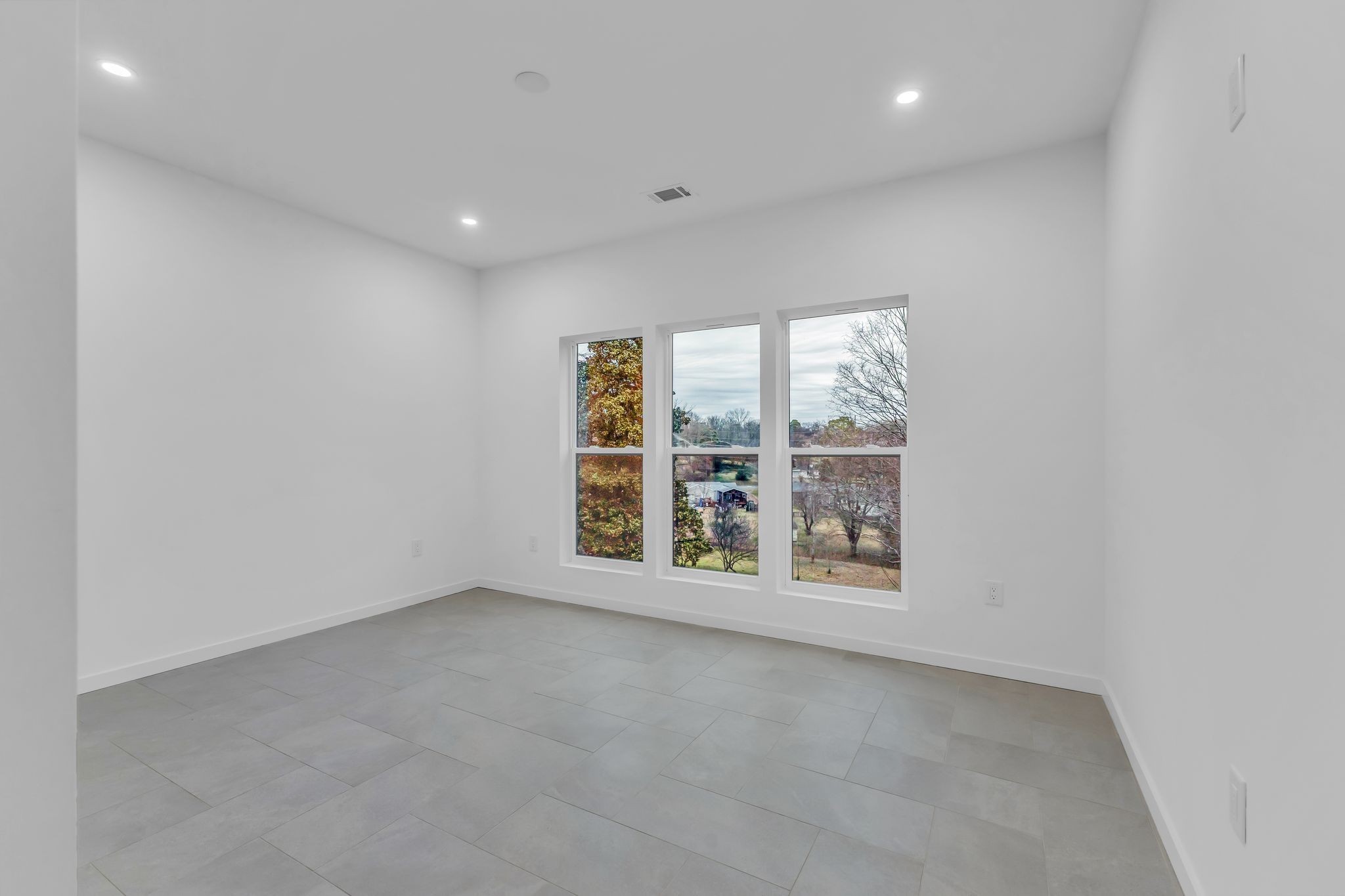2505 Barclay Dr