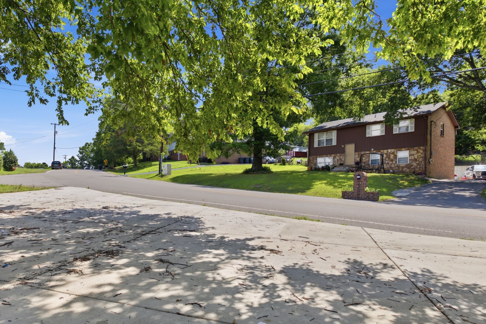 8121 Bonnafair Dr