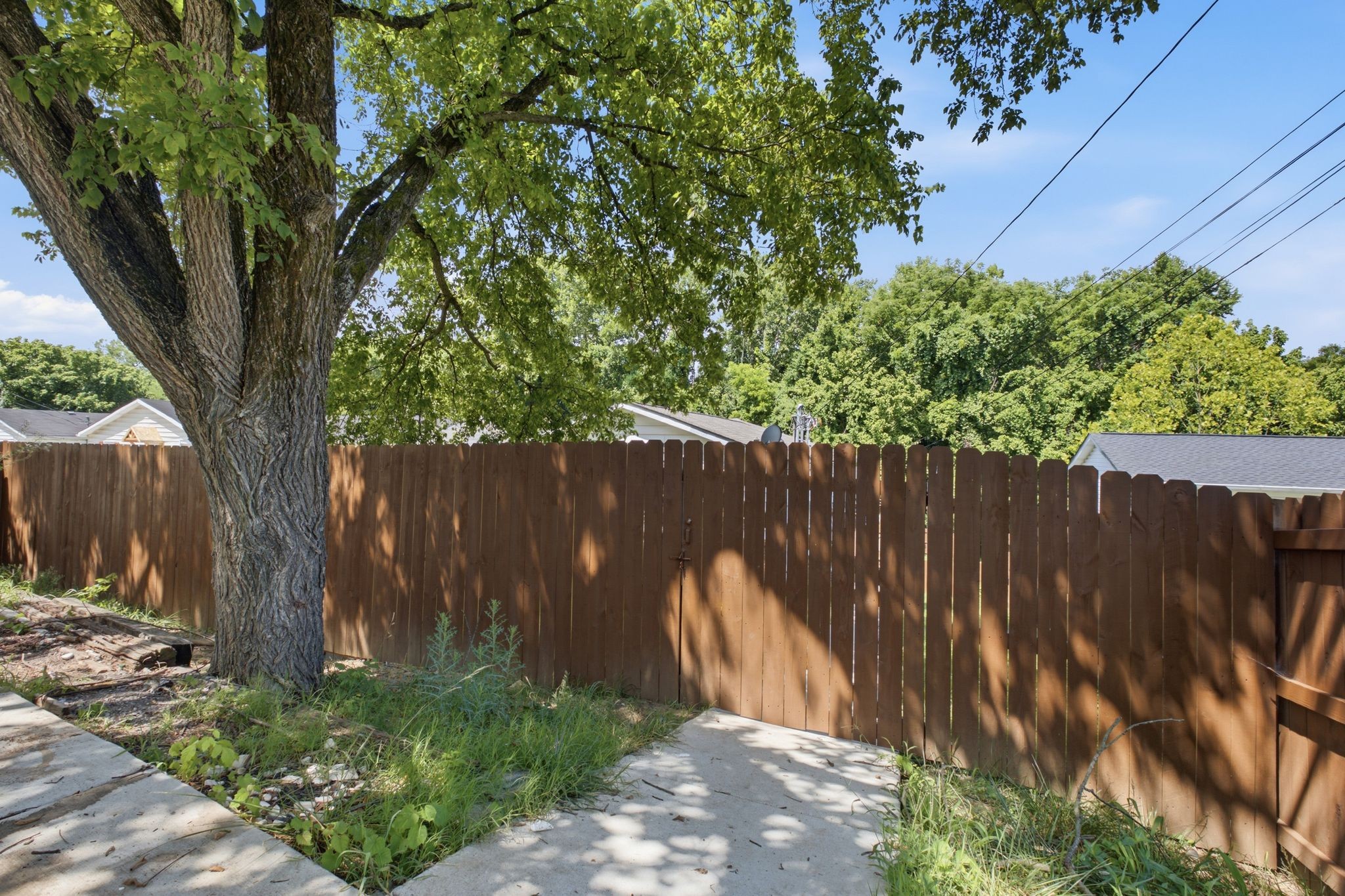 8121 Bonnafair Dr
