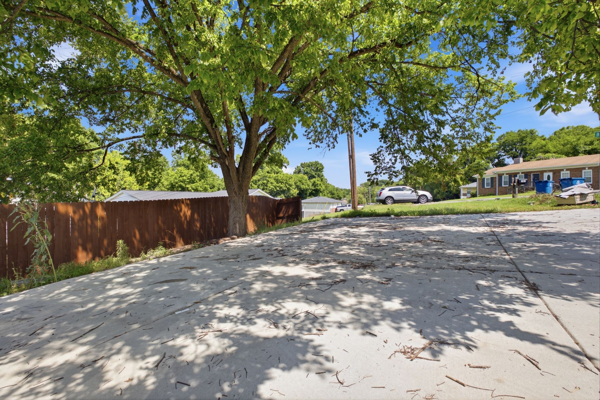 8121 Bonnafair Dr