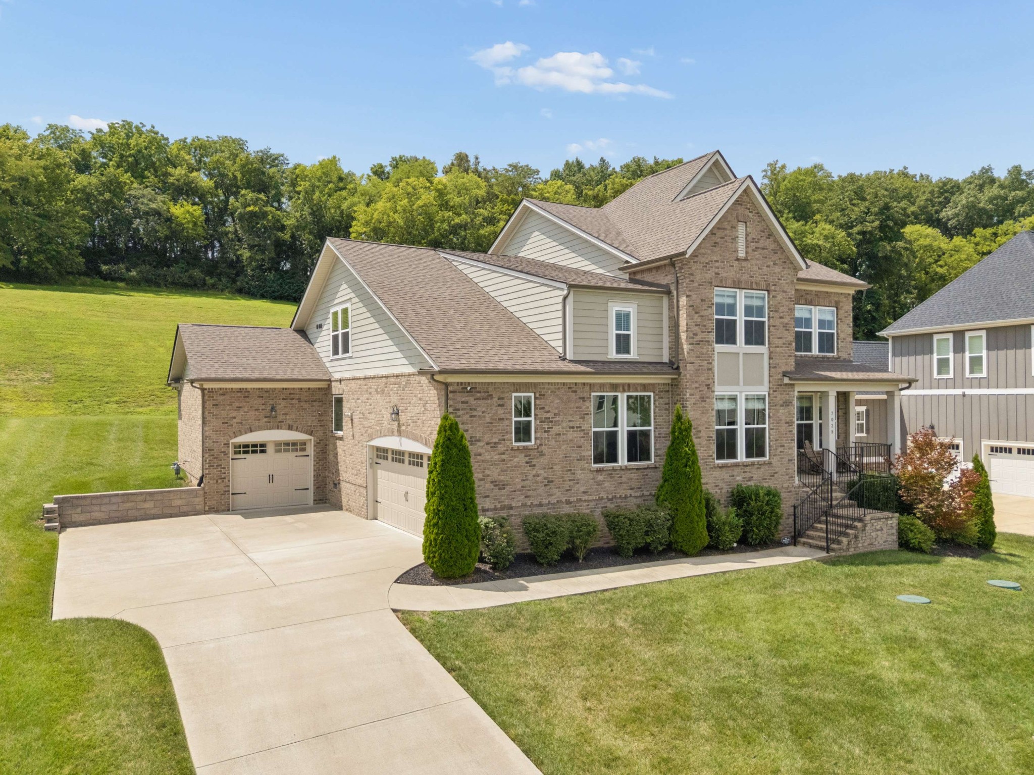 7025 Vineyard Valley Dr