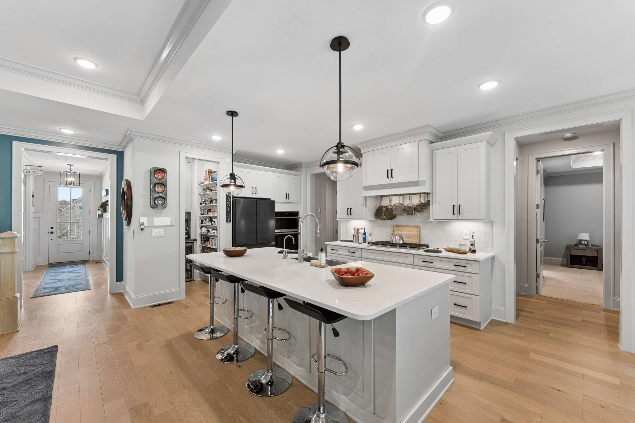 7025 Vineyard Valley Dr