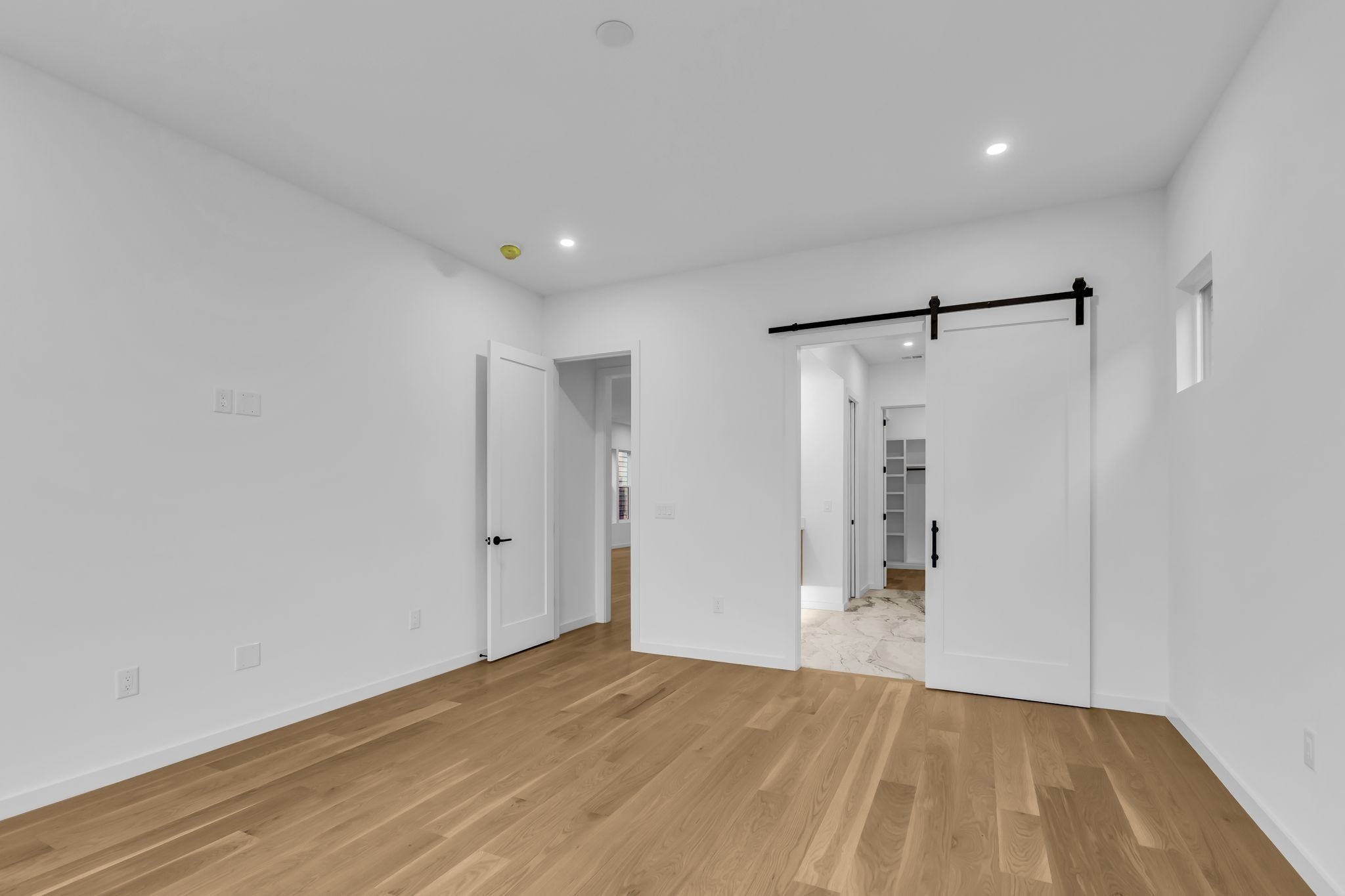 2505 Barclay Dr