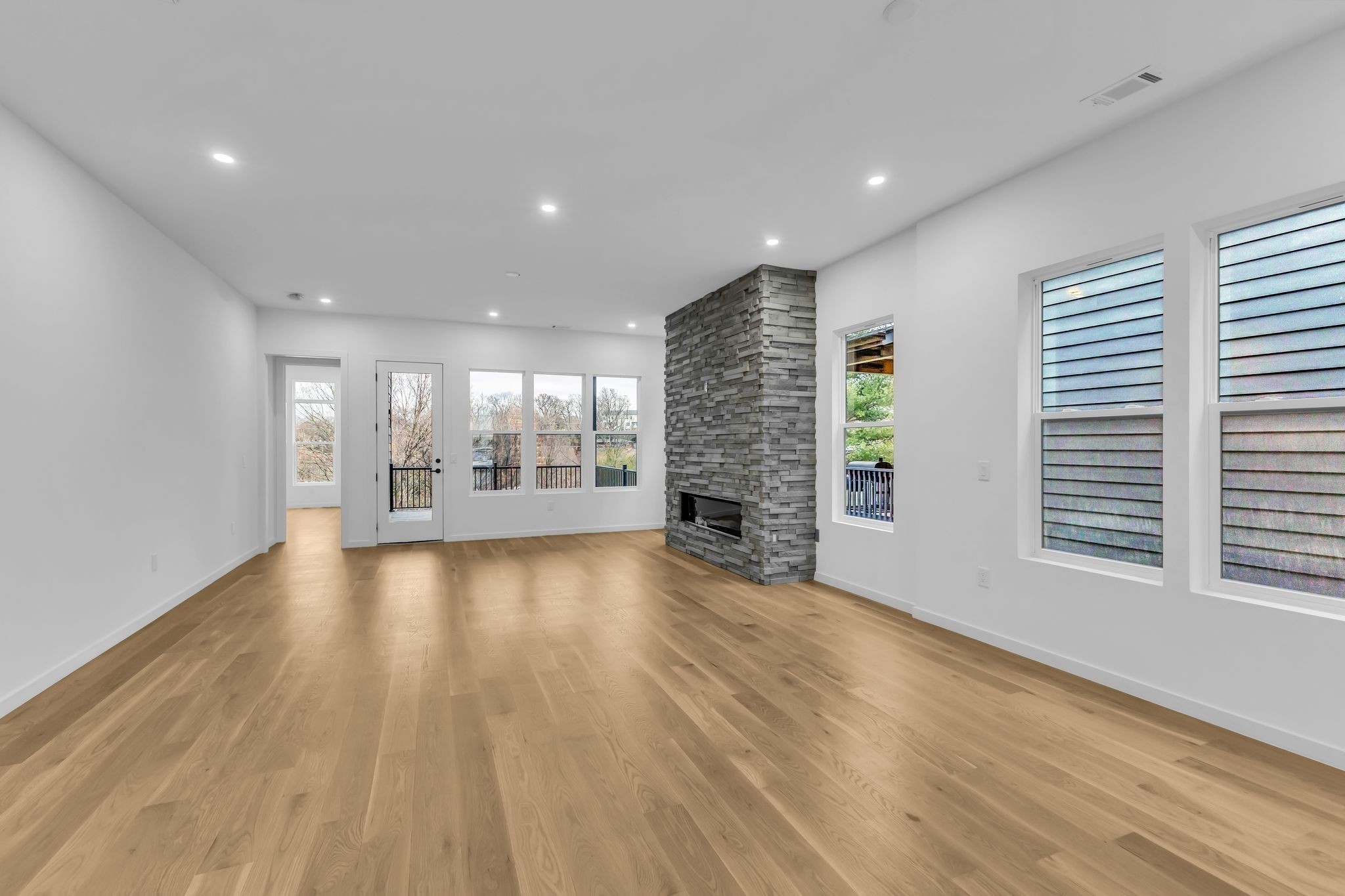 2505 Barclay Dr