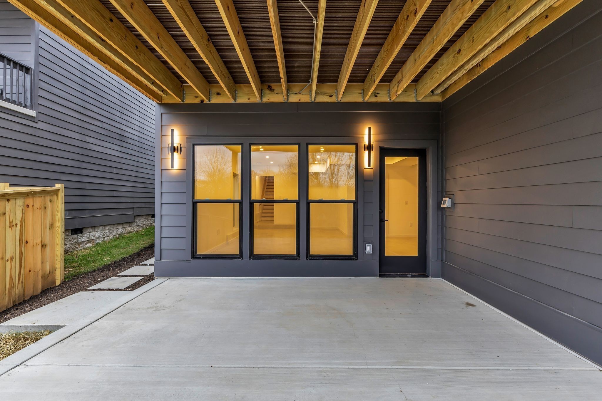 2505 Barclay Dr