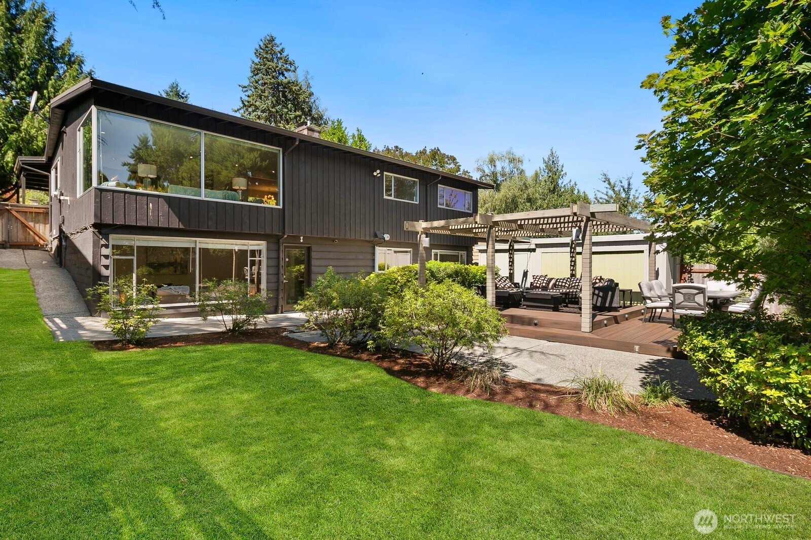 10040 35th Avenue NE