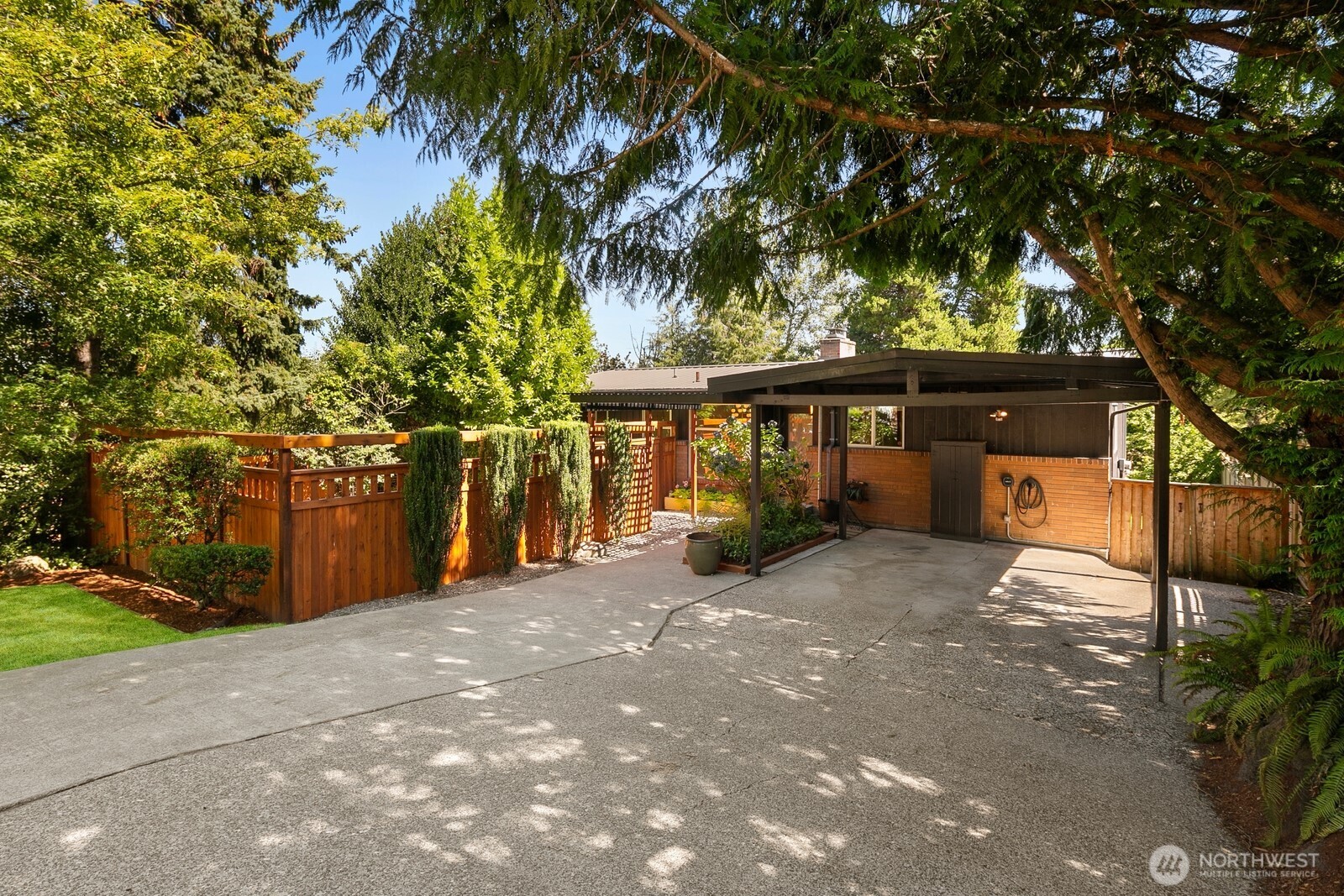 10040 35th Avenue NE