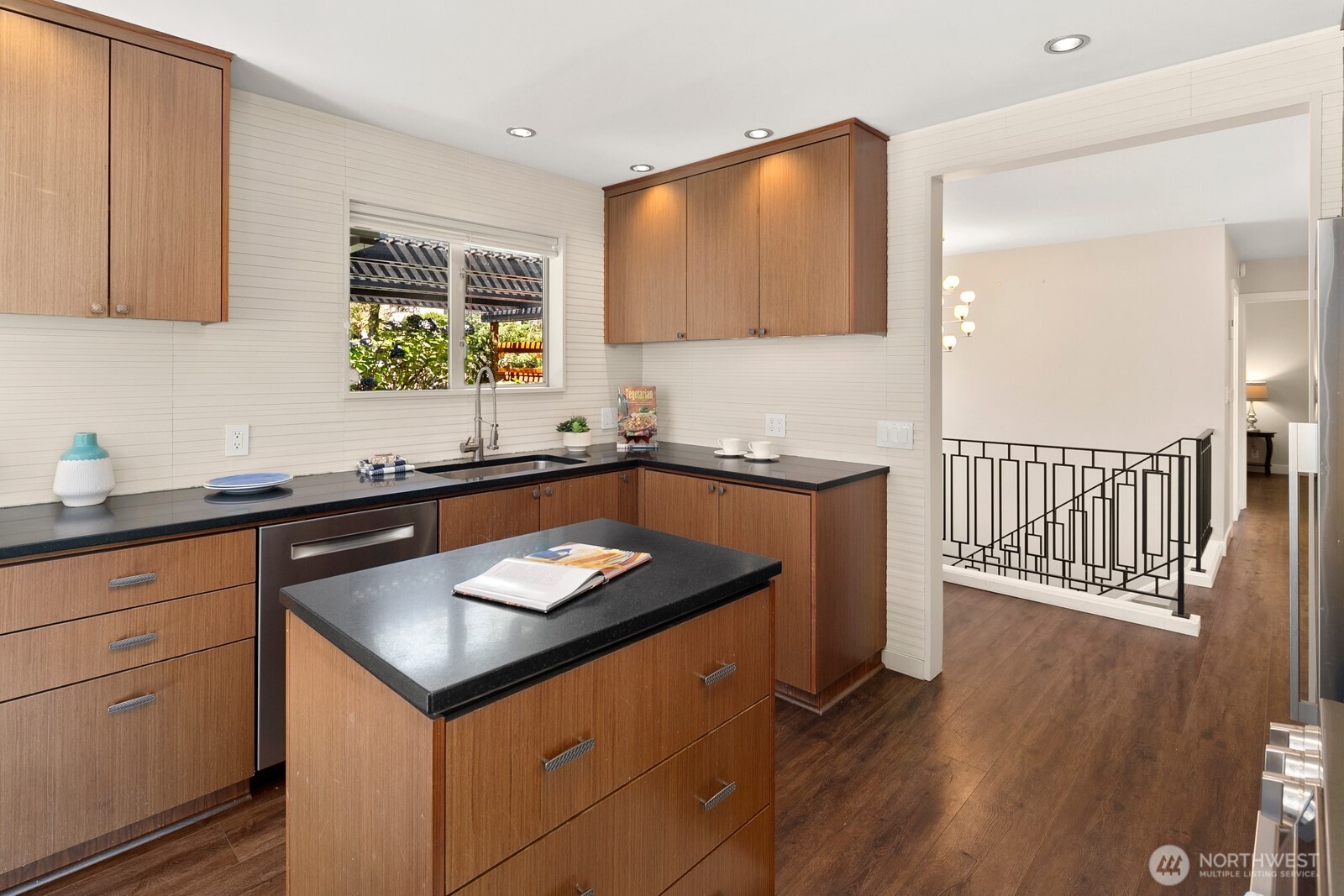 10040 35th Avenue NE