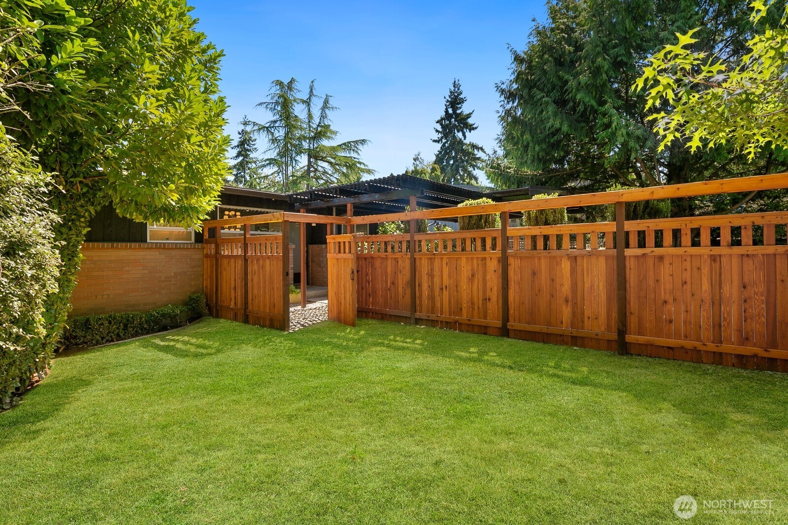 10040 35th Avenue NE