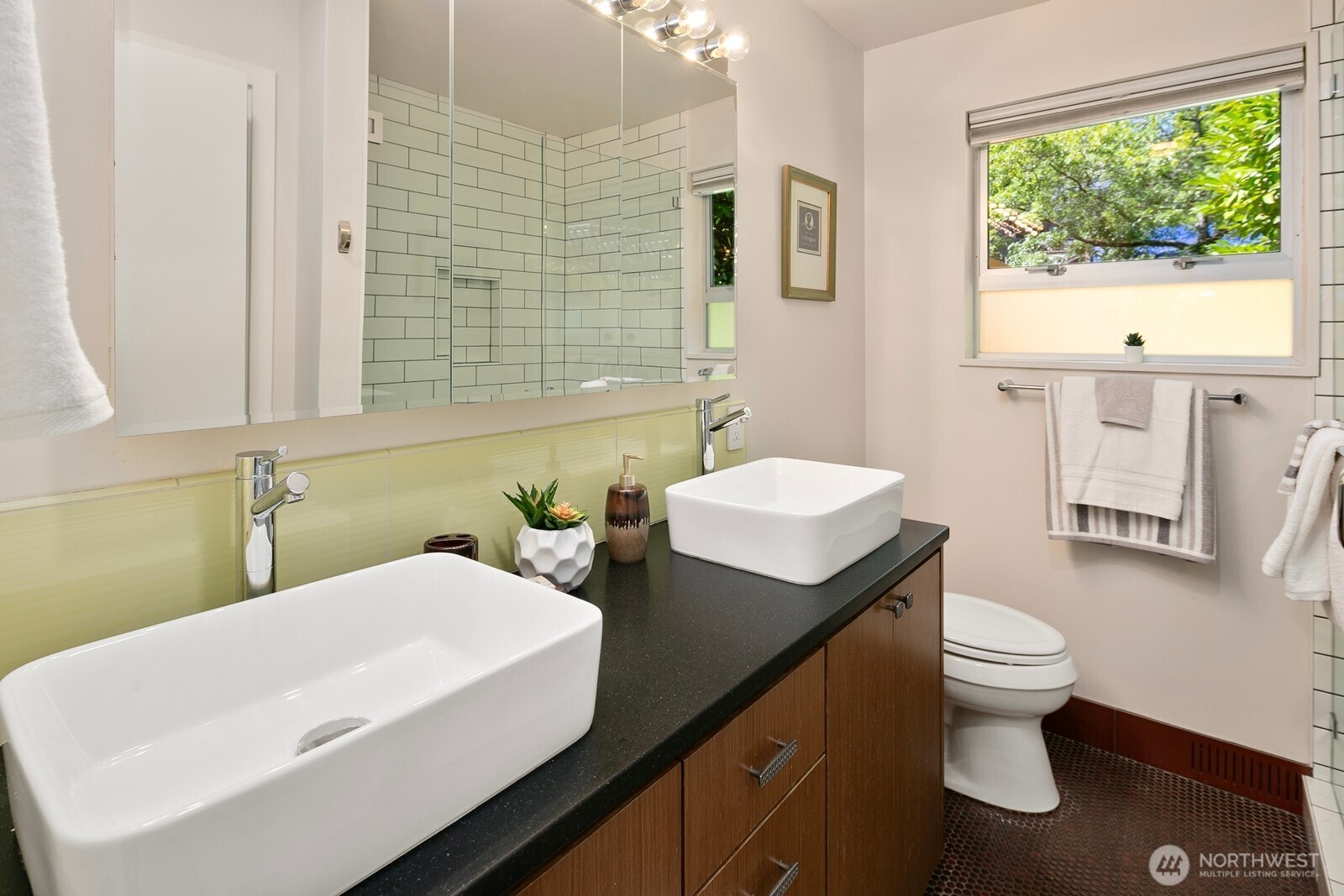 10040 35th Avenue NE