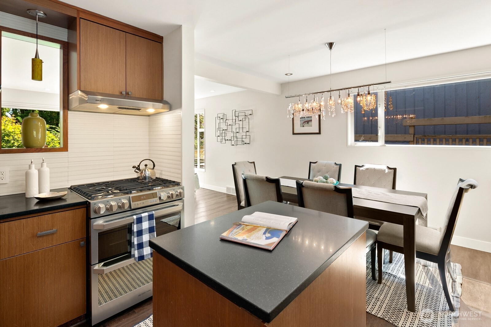 10040 35th Avenue NE