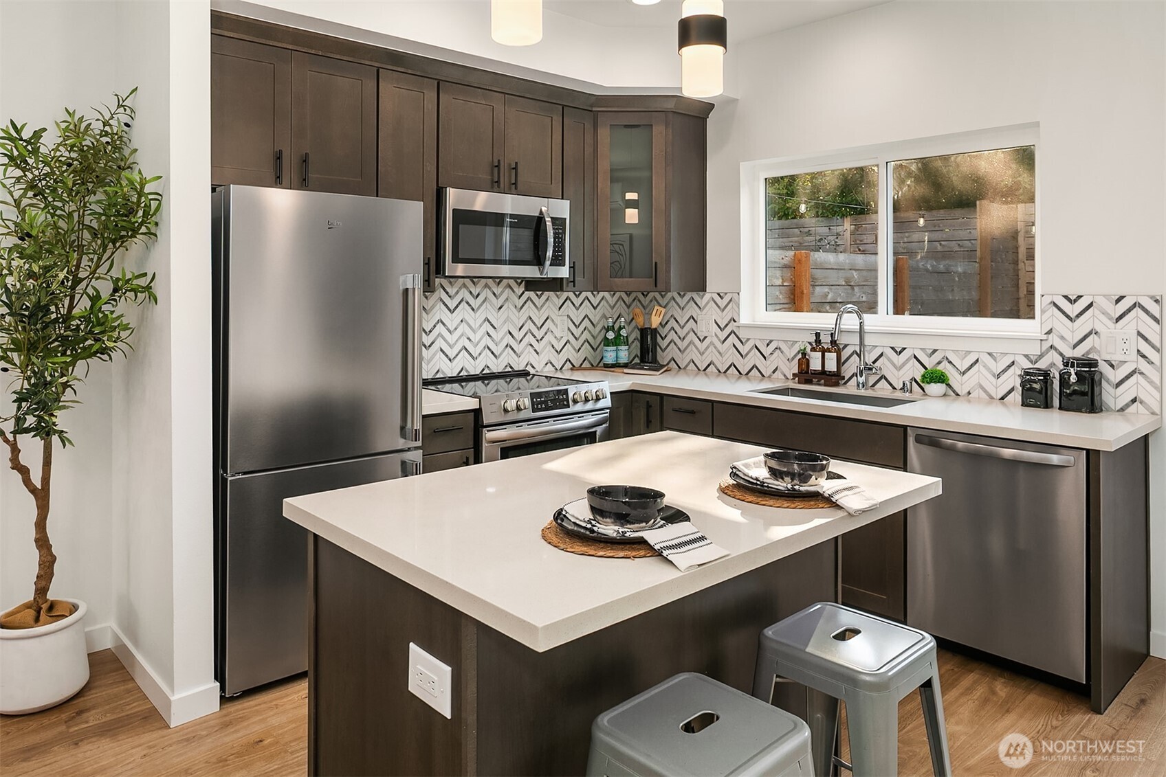 13707 B 1st Avenue NE