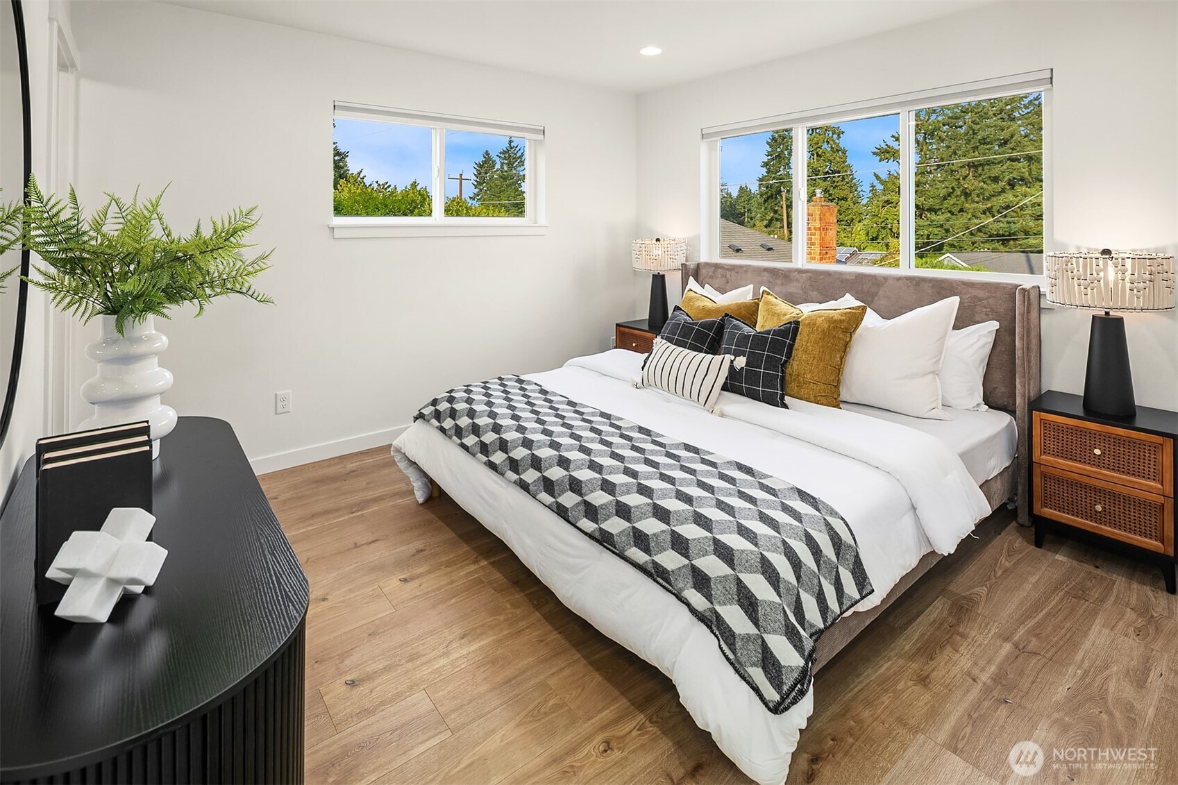 13707 B 1st Avenue NE