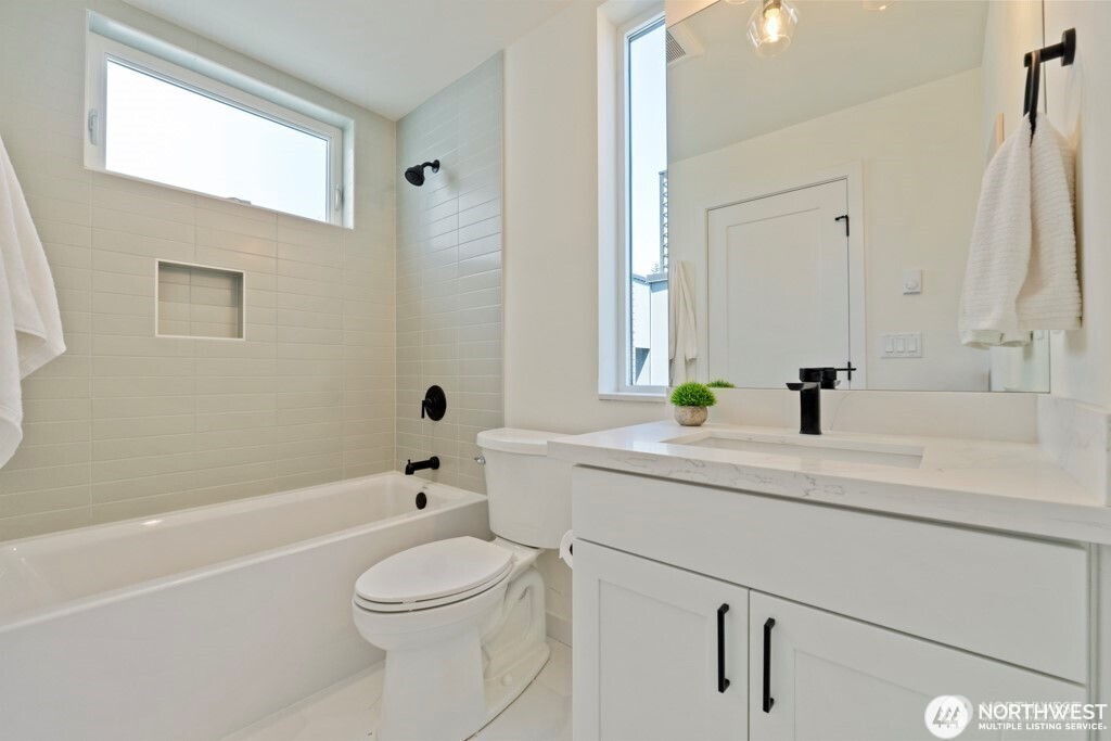 7741 15th Avenue NE Unit: A