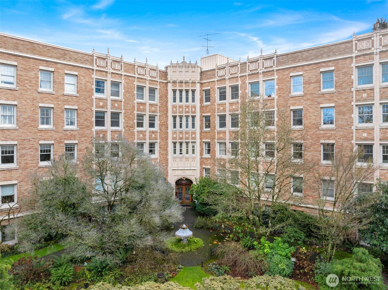 5810 Cowen Place NE Unit: 106