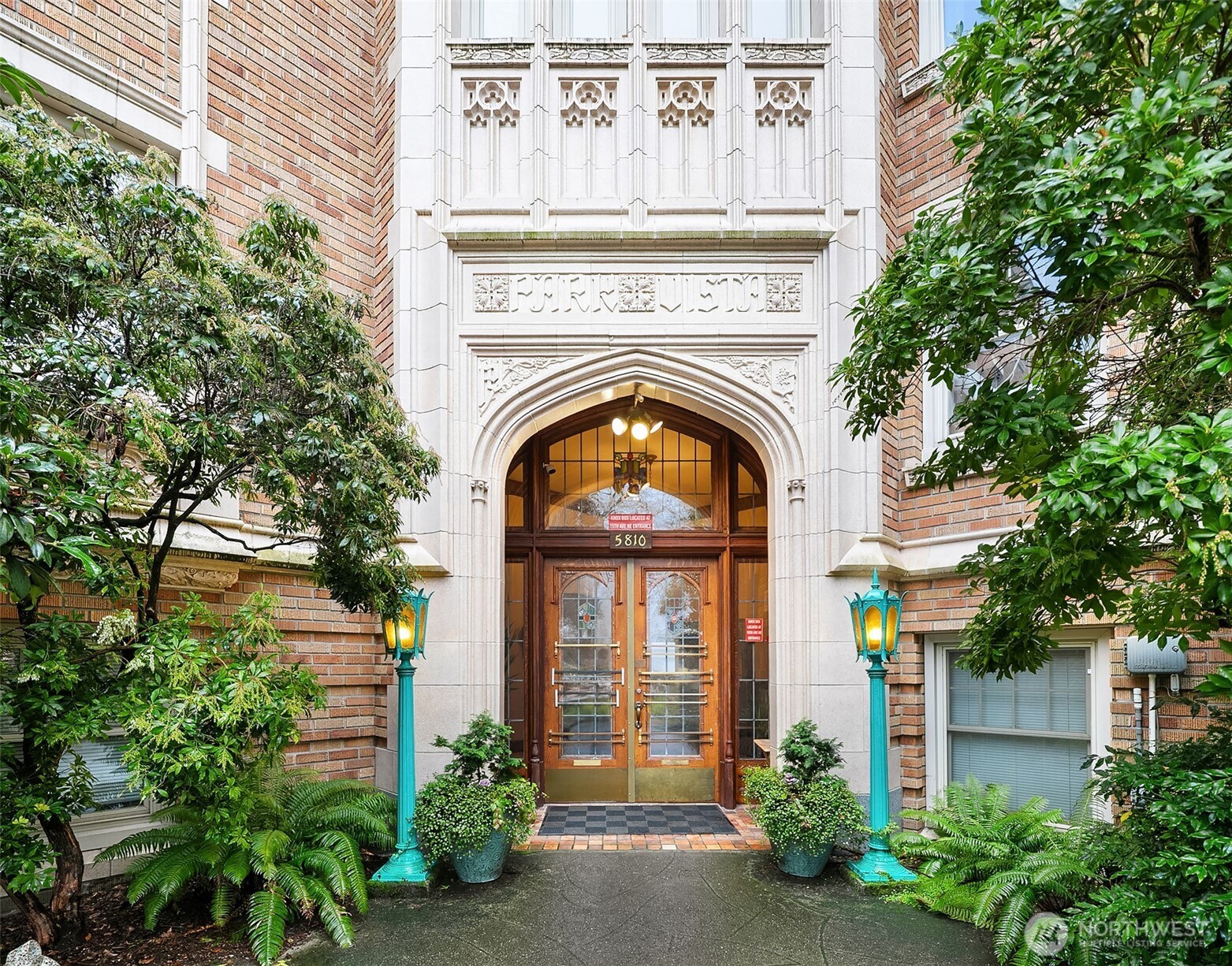 5810 Cowen Place NE Unit: 106