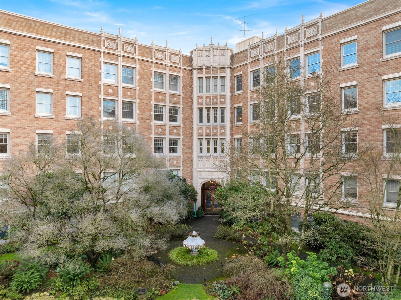 5810 Cowen Place NE Unit: 106