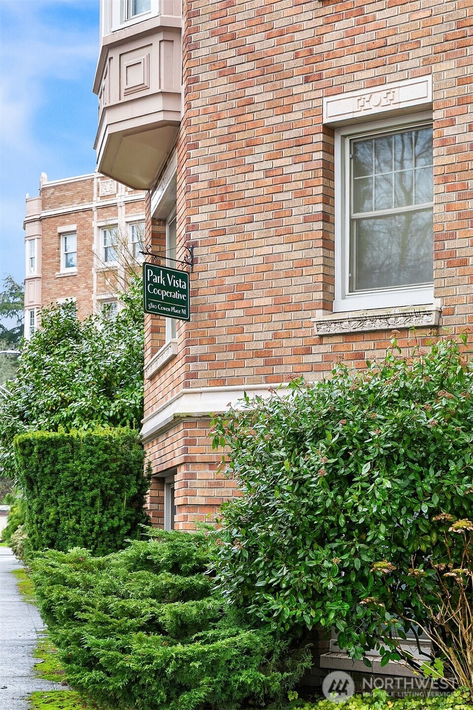 5810 Cowen Place NE Unit: 106