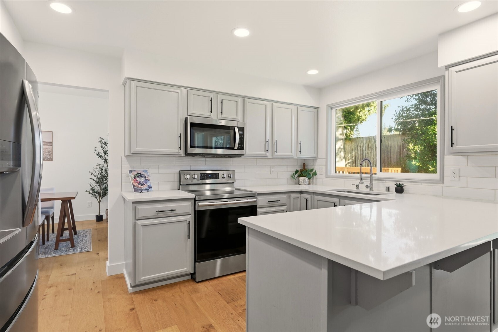 649 Washington Place SW