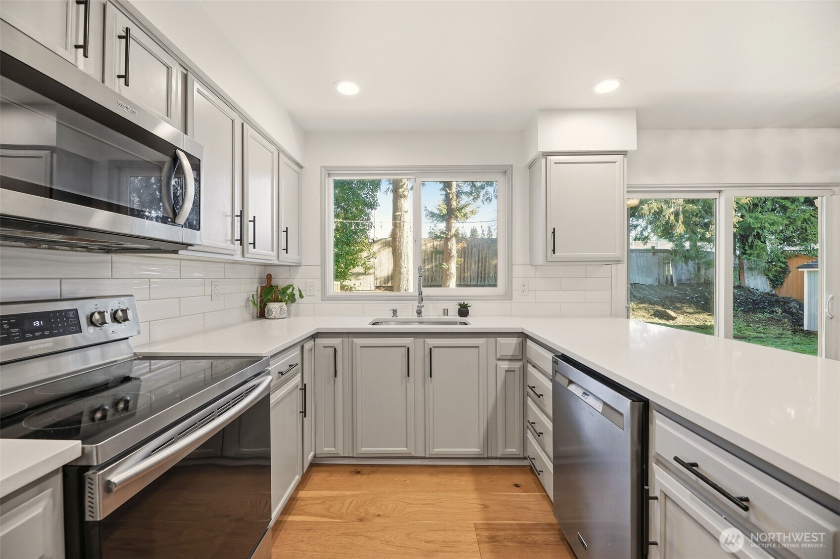 649 Washington Place SW