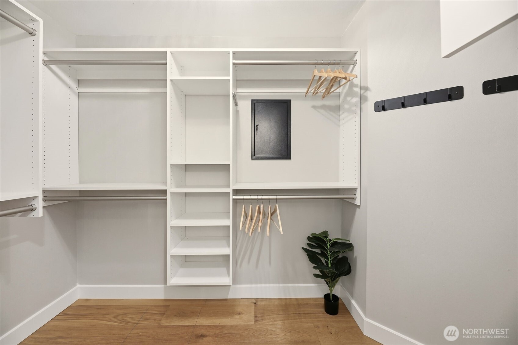 649 Washington Place SW