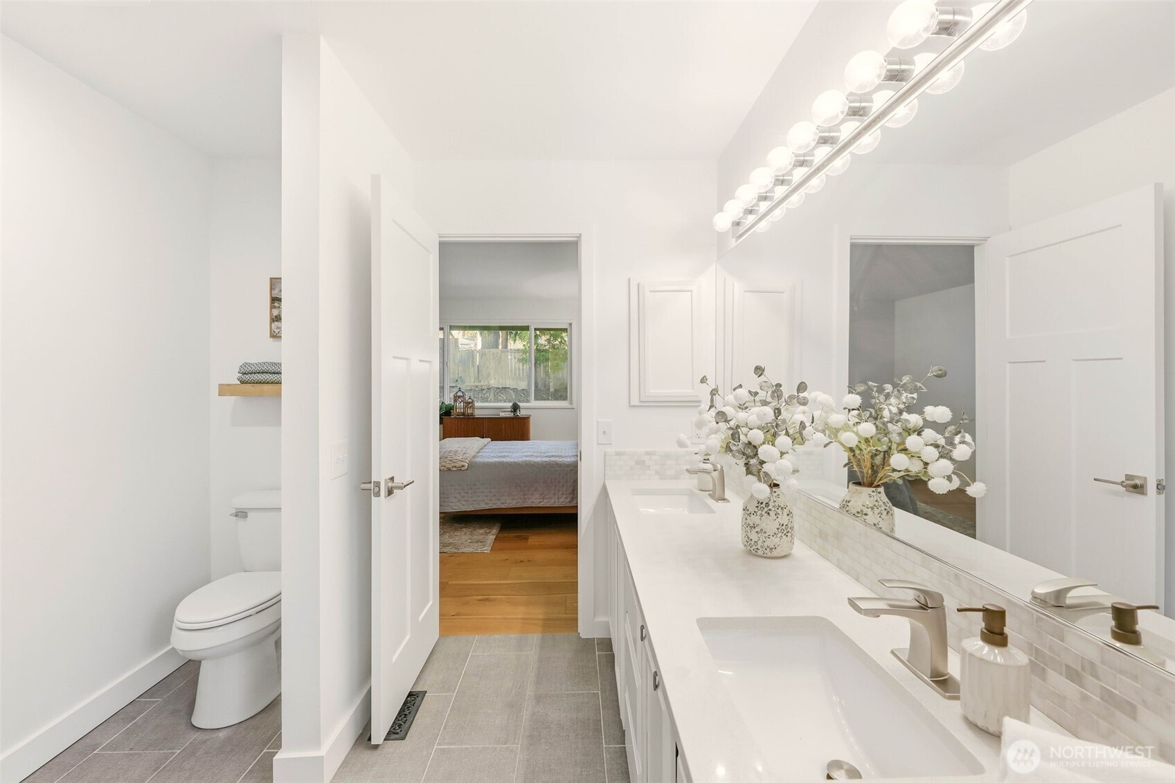 649 Washington Place SW