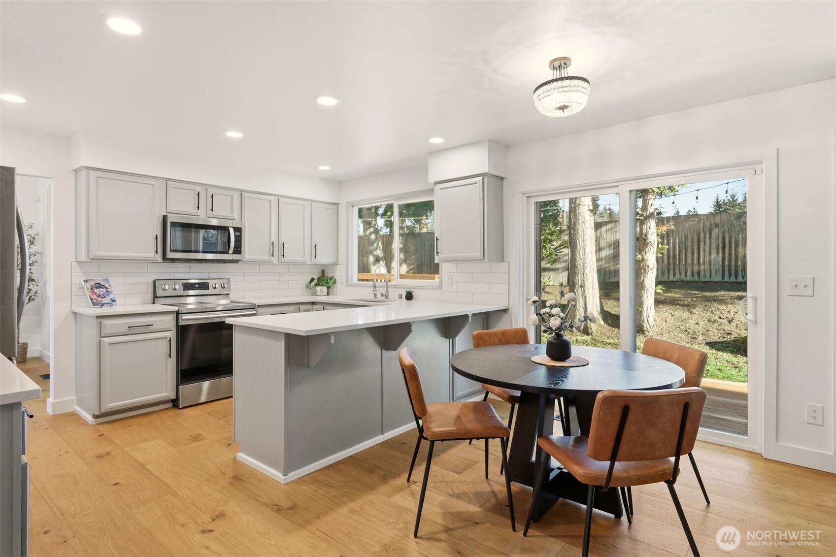 649 Washington Place SW