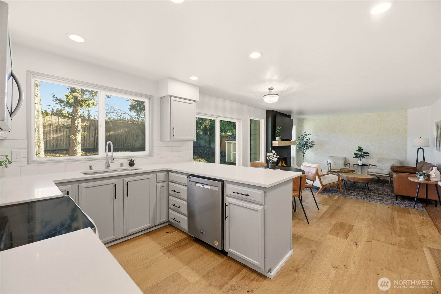 649 Washington Place SW