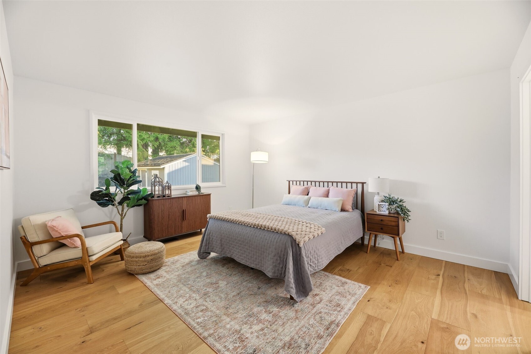 649 Washington Place SW