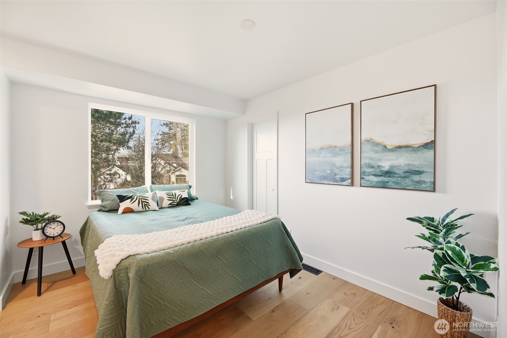 649 Washington Place SW