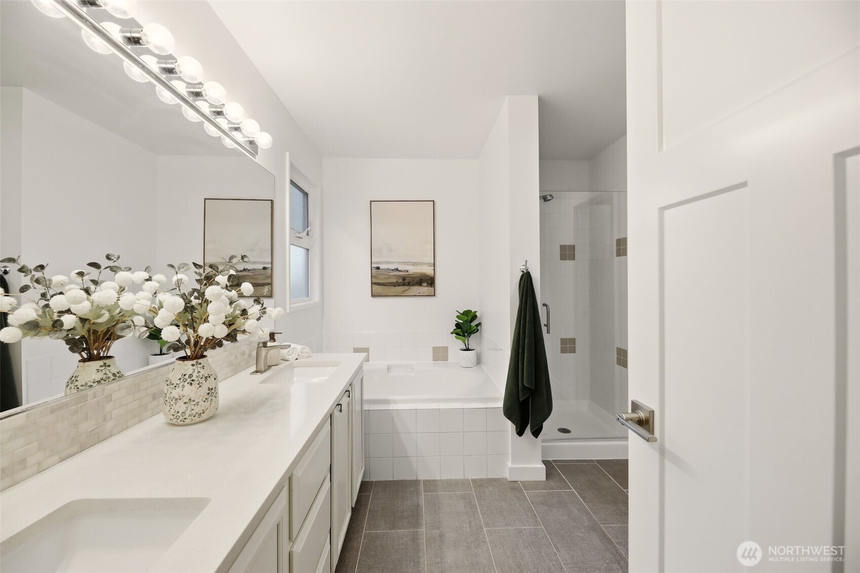 649 Washington Place SW