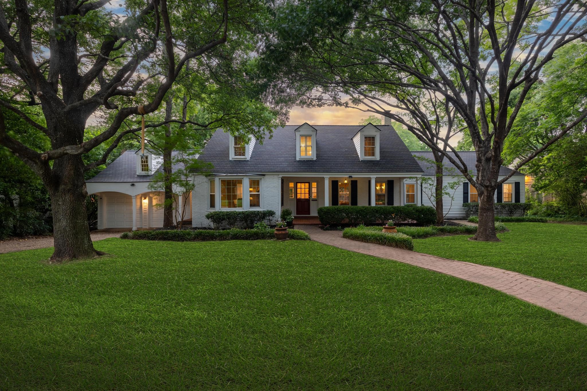 1113 N Canterbury Court