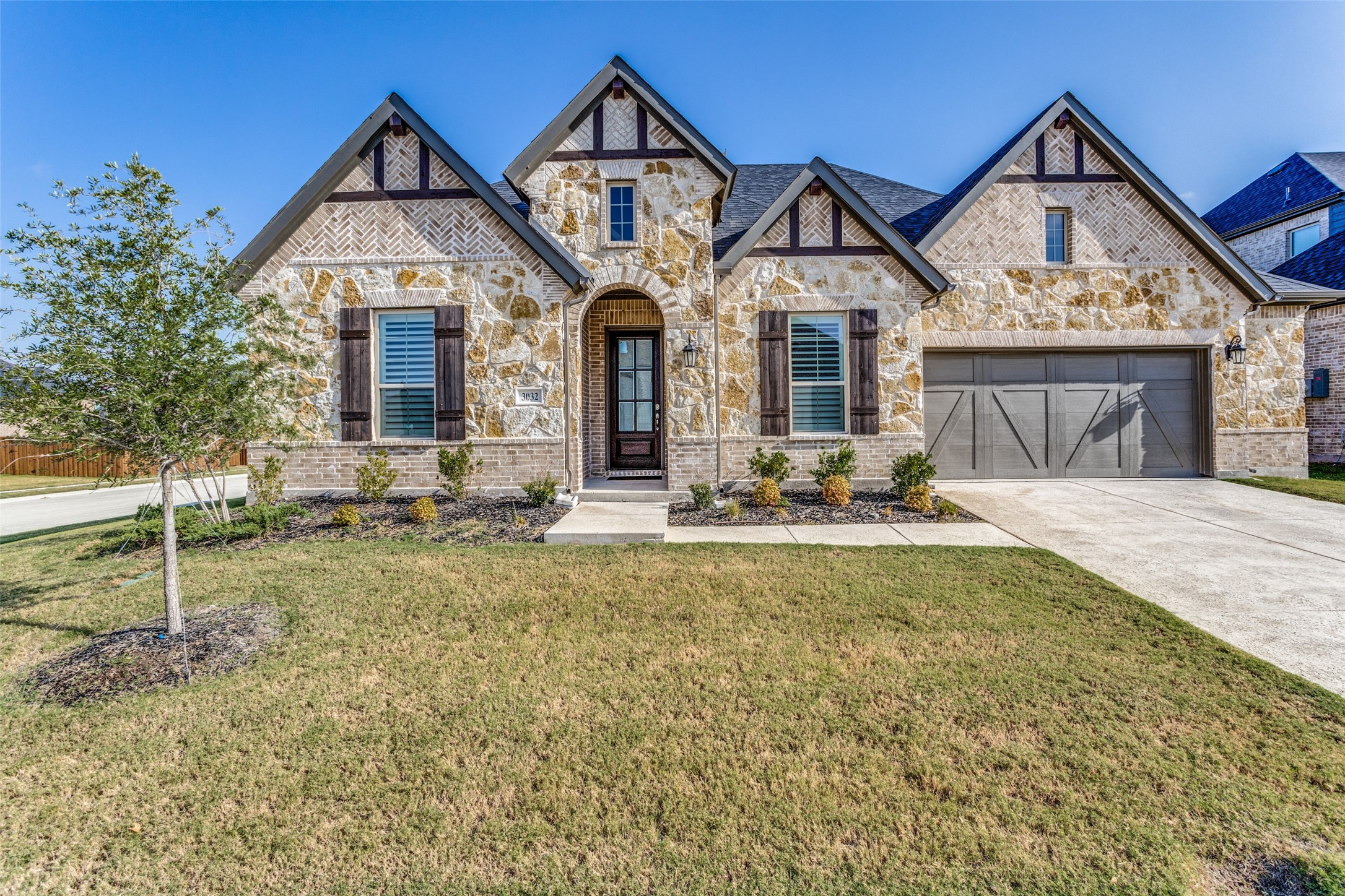 3032 Lakeshore Drive
