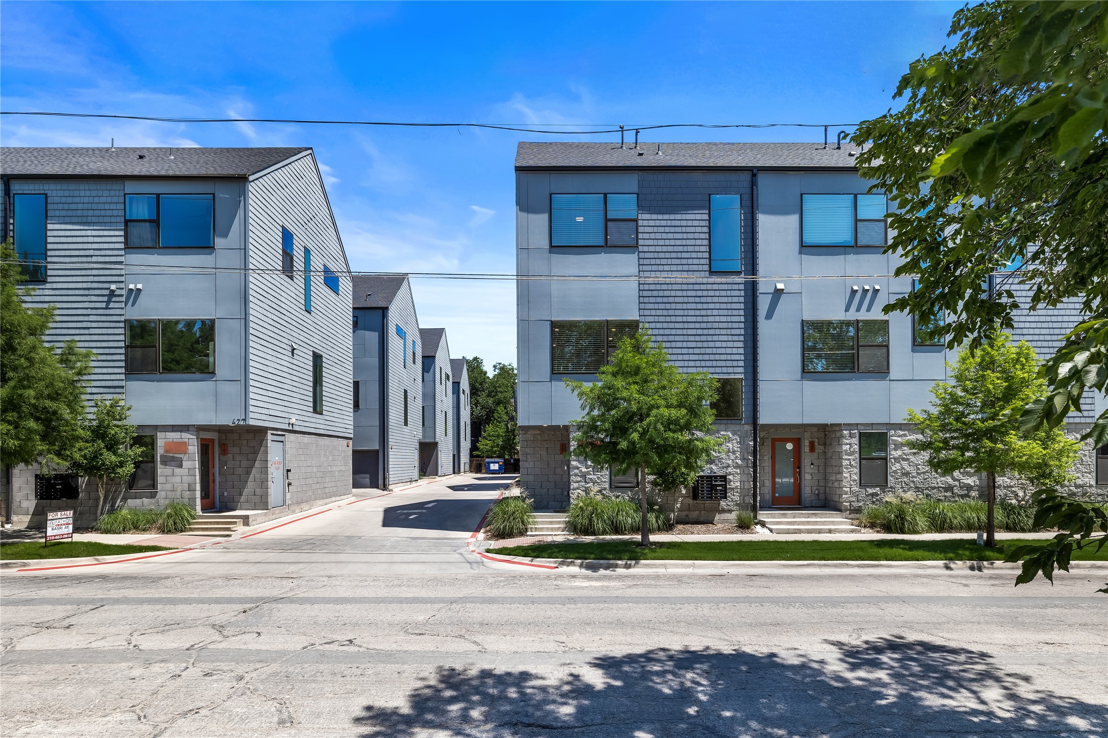 427 W 10th Street 201