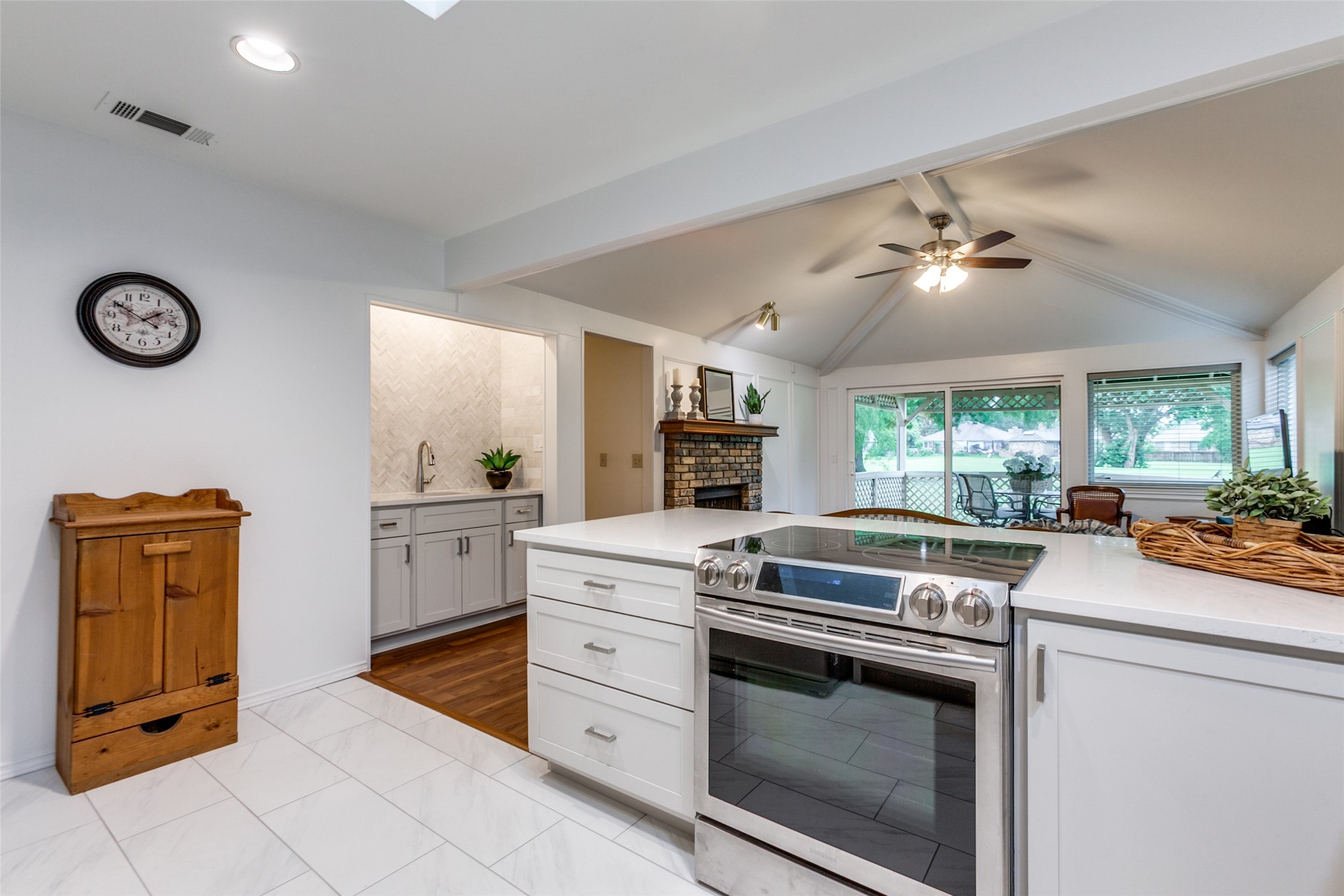 2710 Laurel Oaks Drive