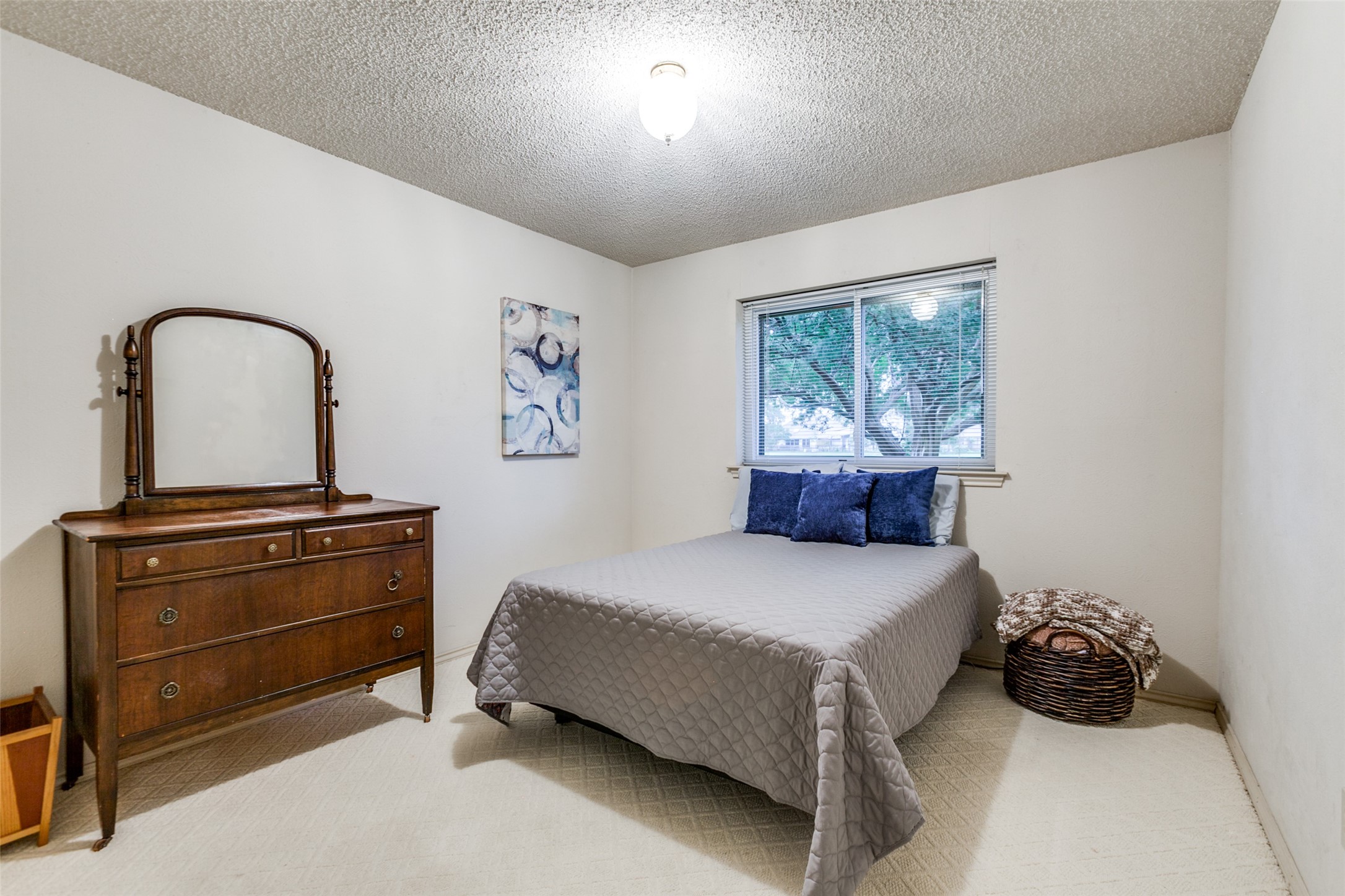 2710 Laurel Oaks Drive