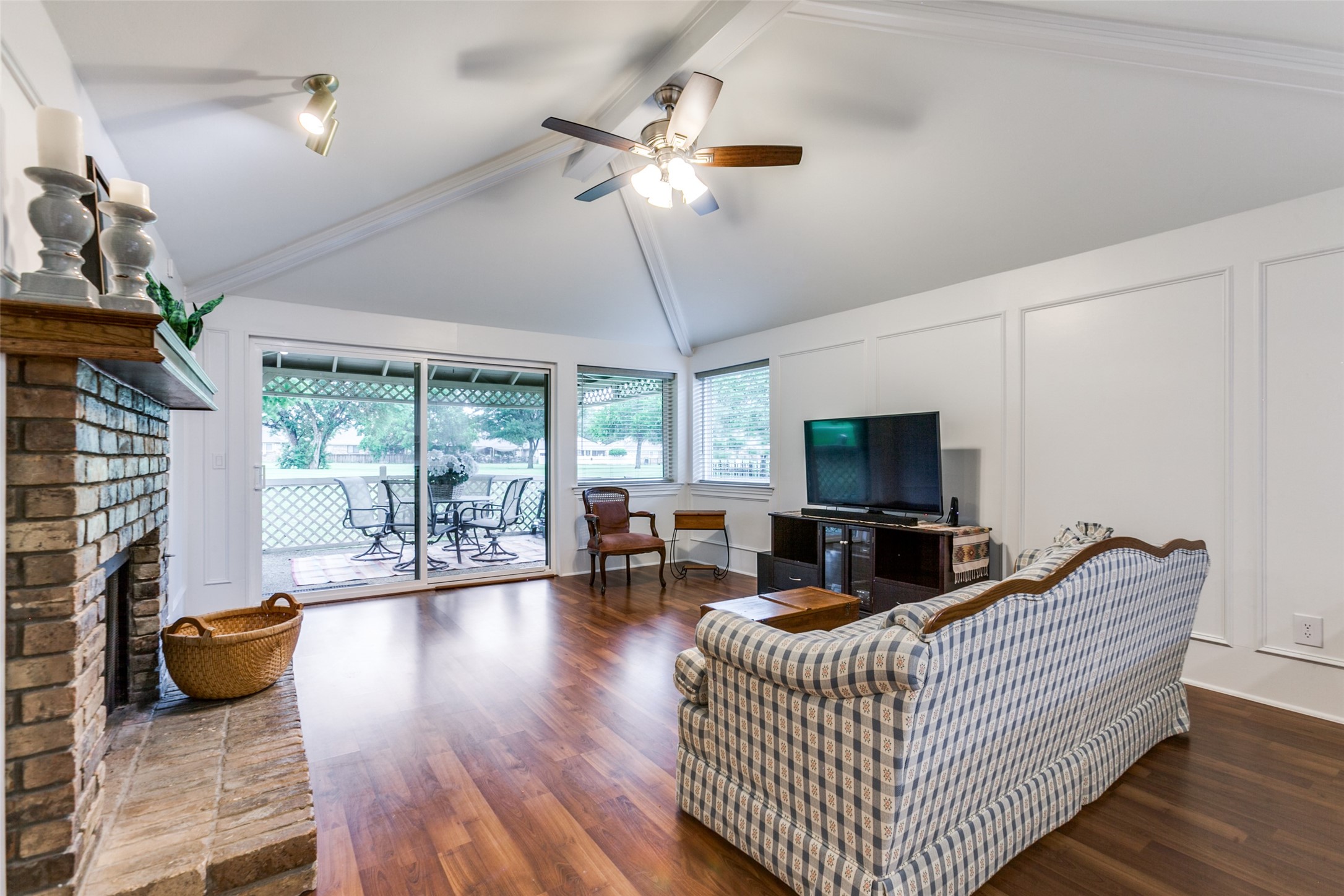 2710 Laurel Oaks Drive