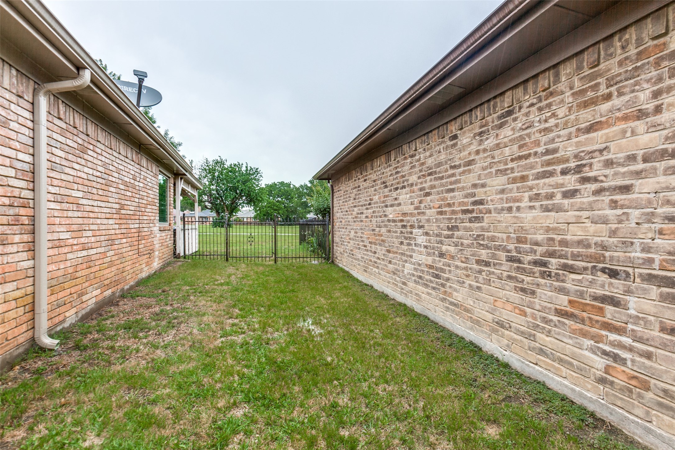2710 Laurel Oaks Drive