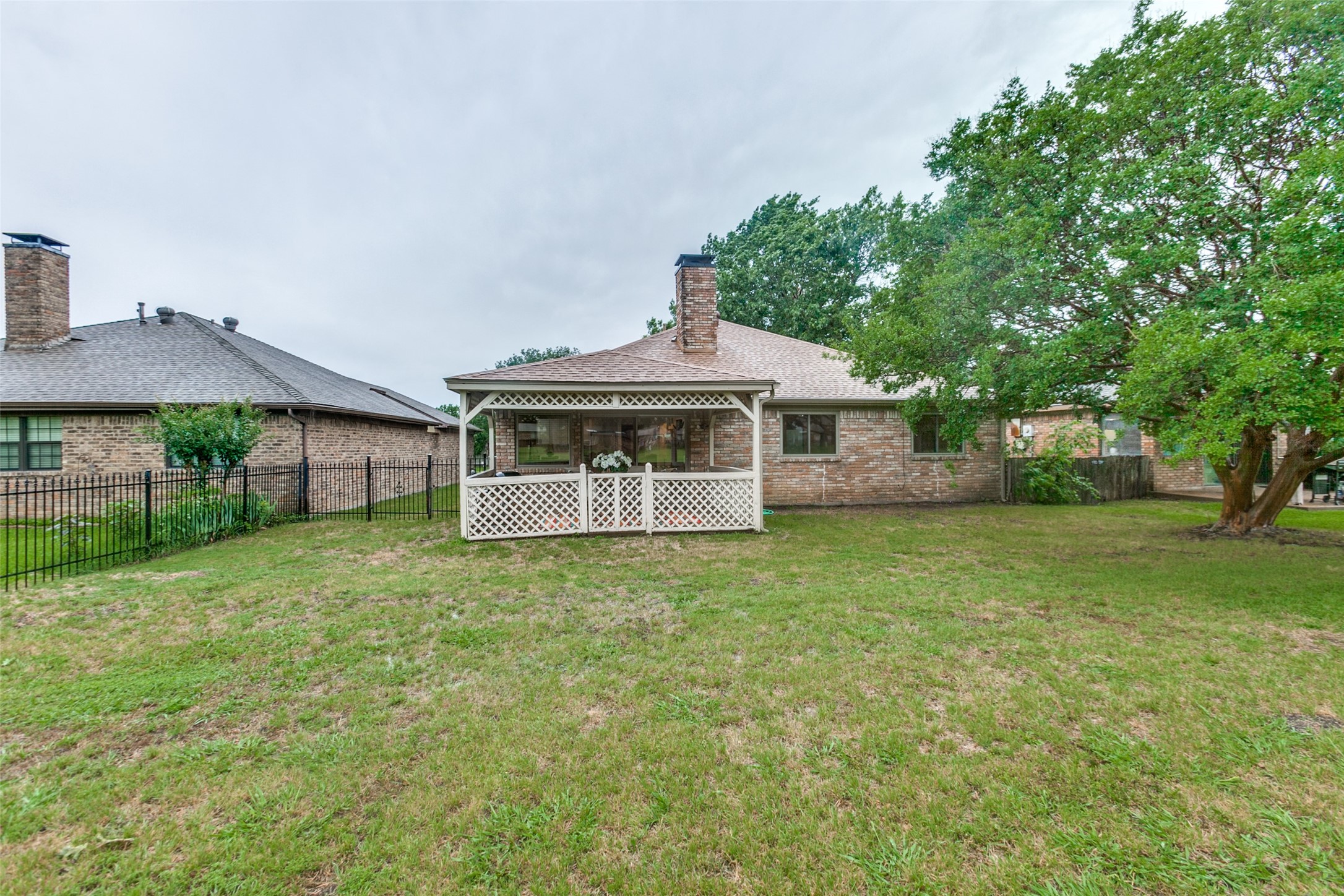 2710 Laurel Oaks Drive