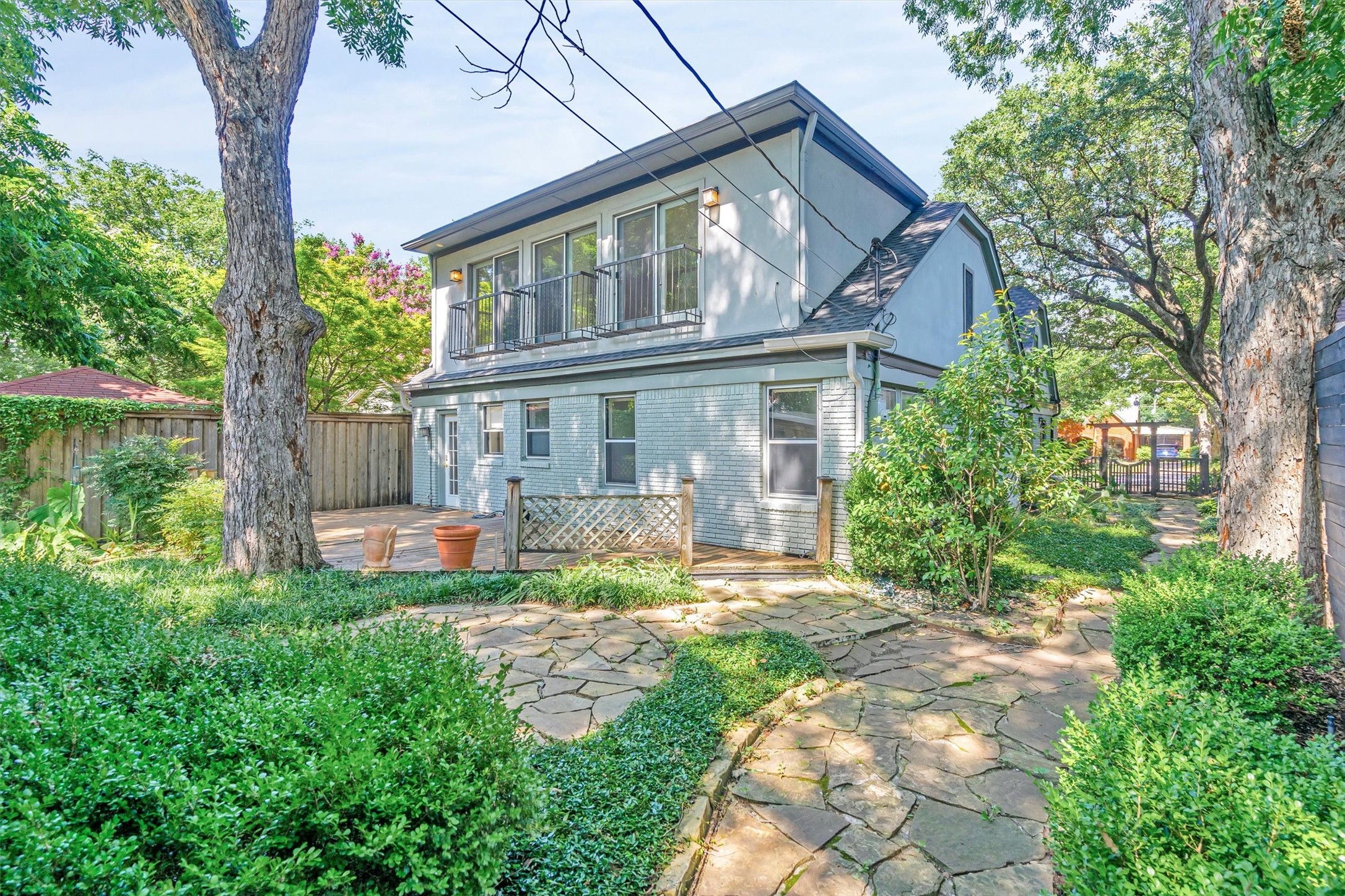 1151 N Winnetka Avenue